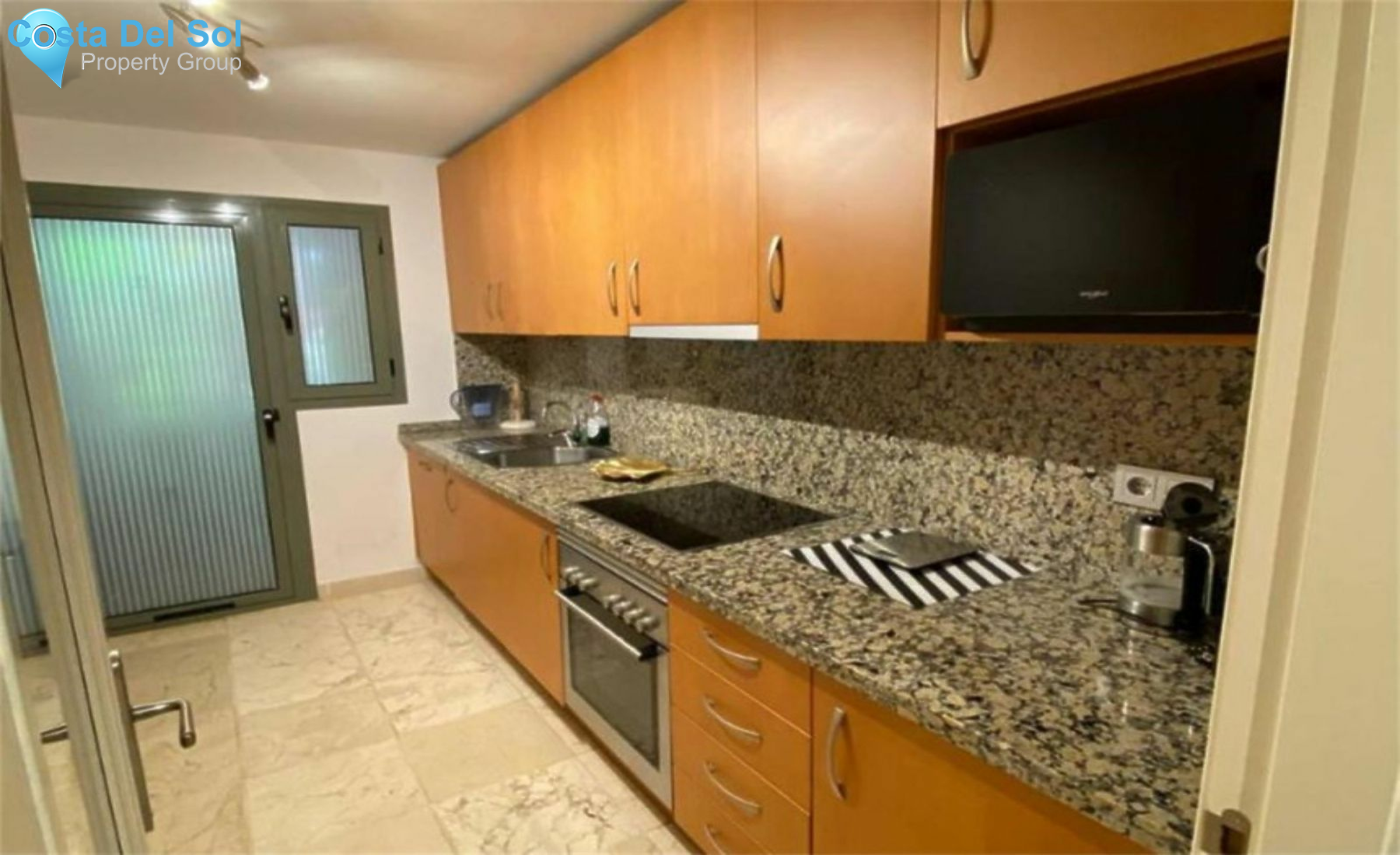Ground Floor Apartment in Benahavís-1174953