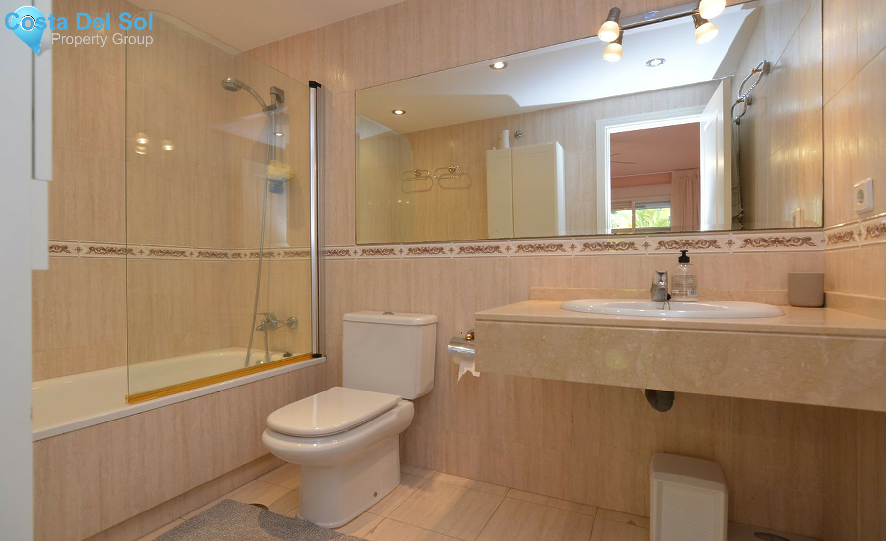 Ground Floor Apartment in Nueva Andalucía-1524875