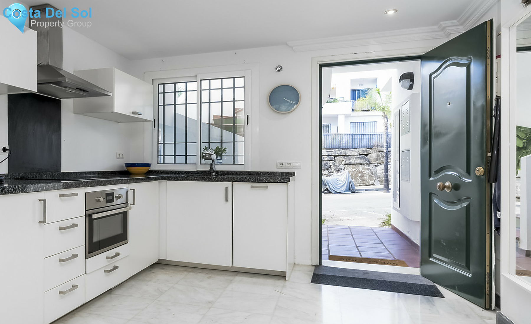 Ground Floor Apartment in Nueva Andalucía-1560091