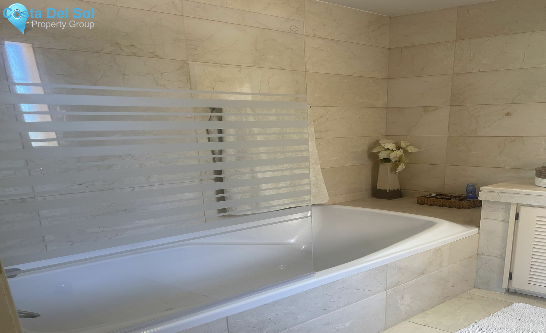 Ground Floor Apartment in Nueva Andalucía-1530106