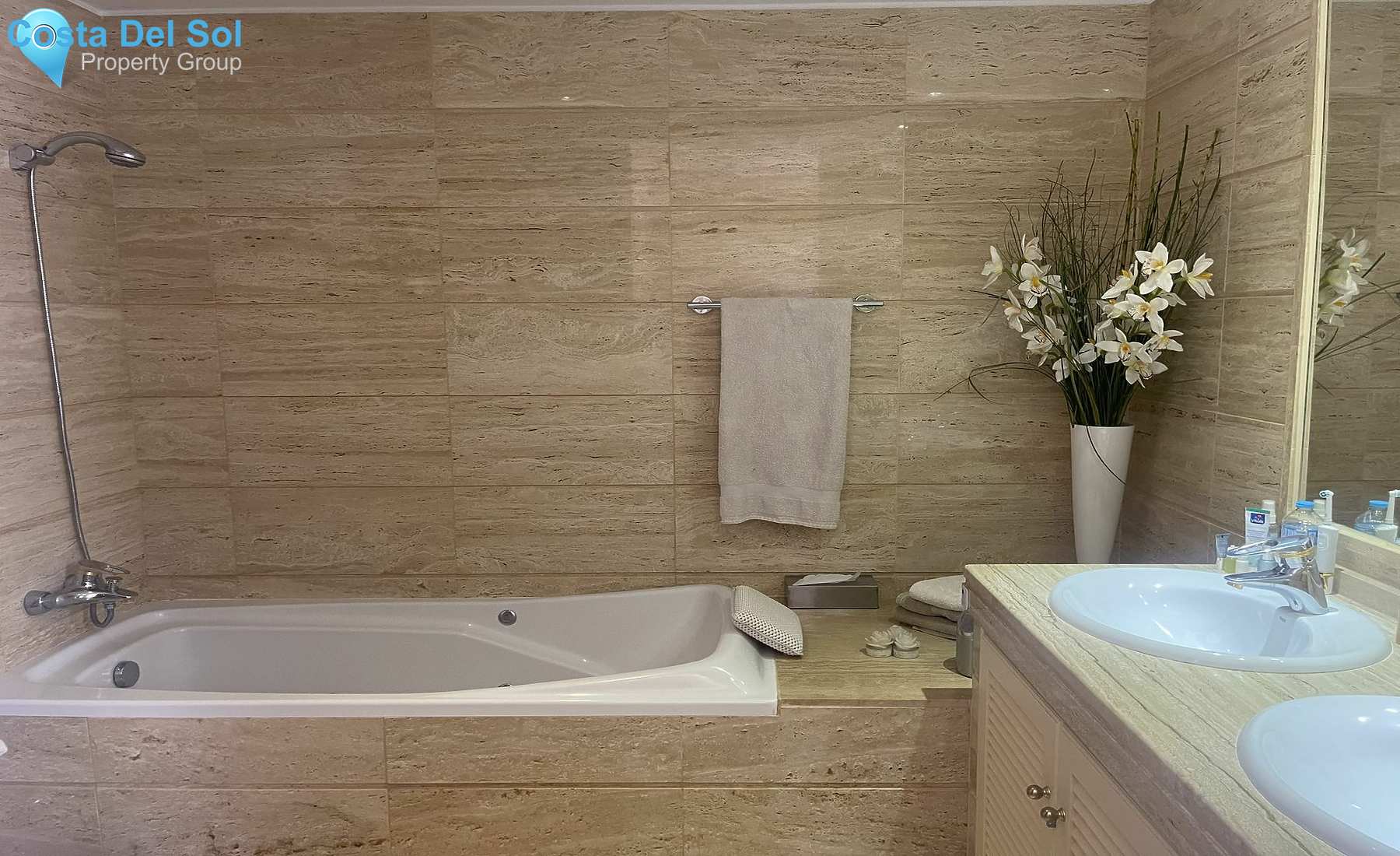 Ground Floor Apartment in Nueva Andalucía-1530113