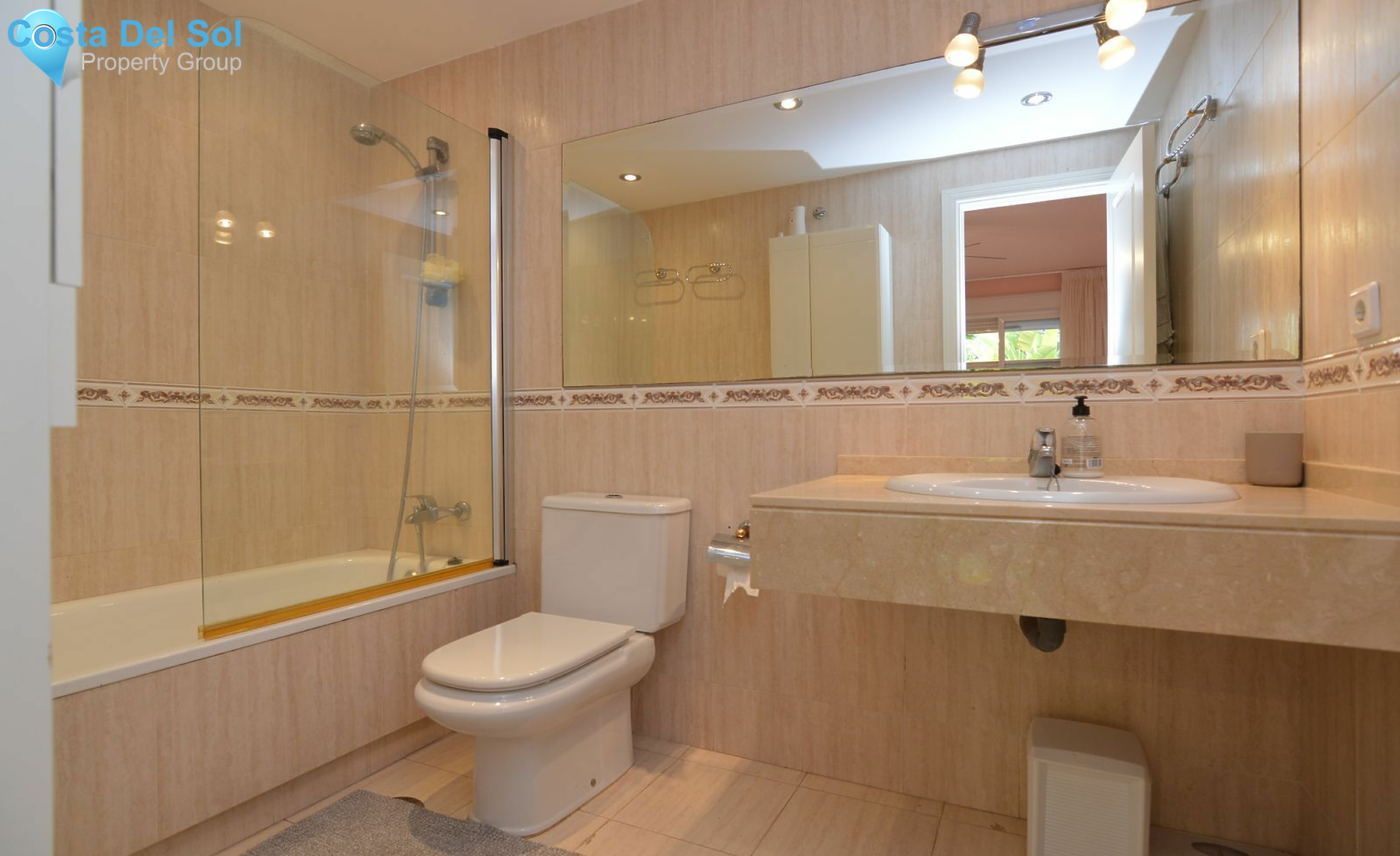 Ground Floor Apartment in Nueva Andalucía-1532646