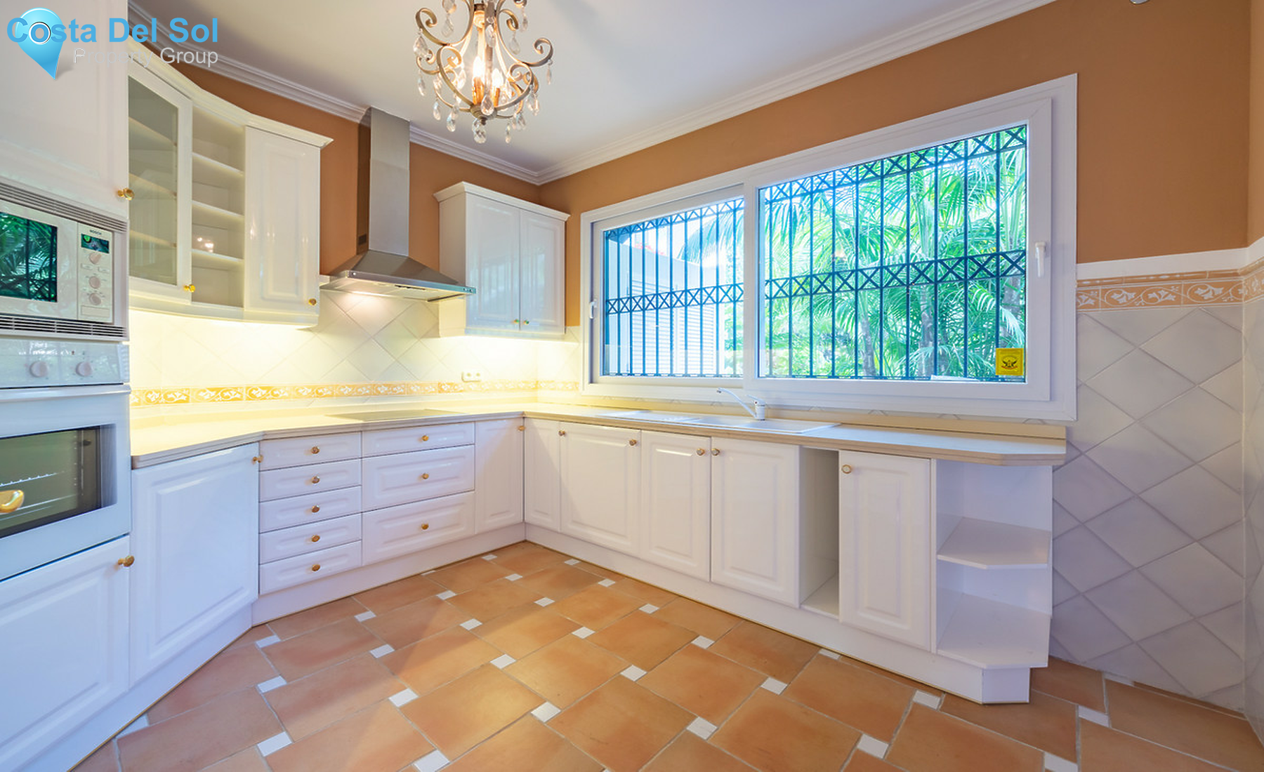 Ground Floor Apartment in The Golden Mile-1260944