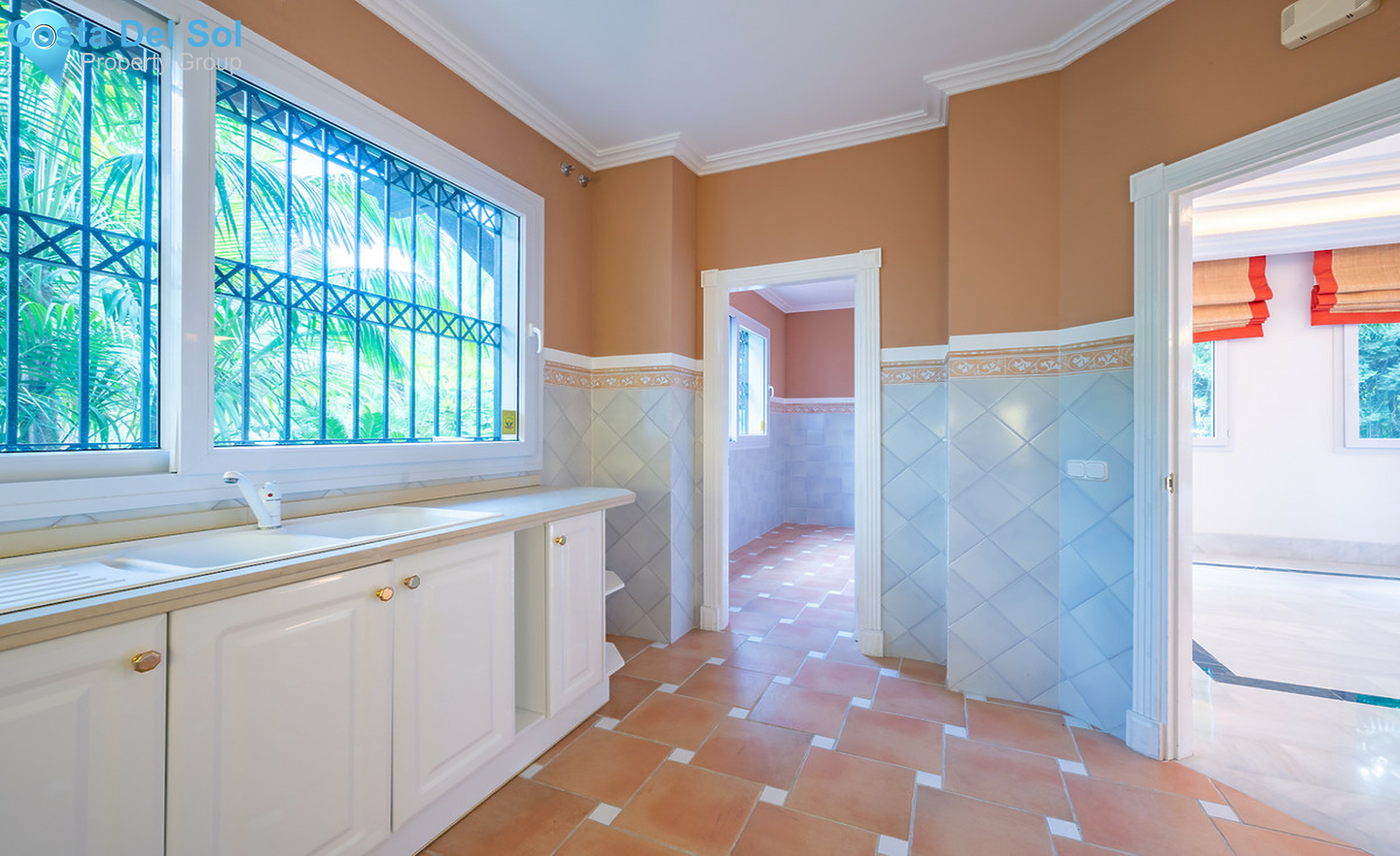 Ground Floor Apartment in The Golden Mile-1260945