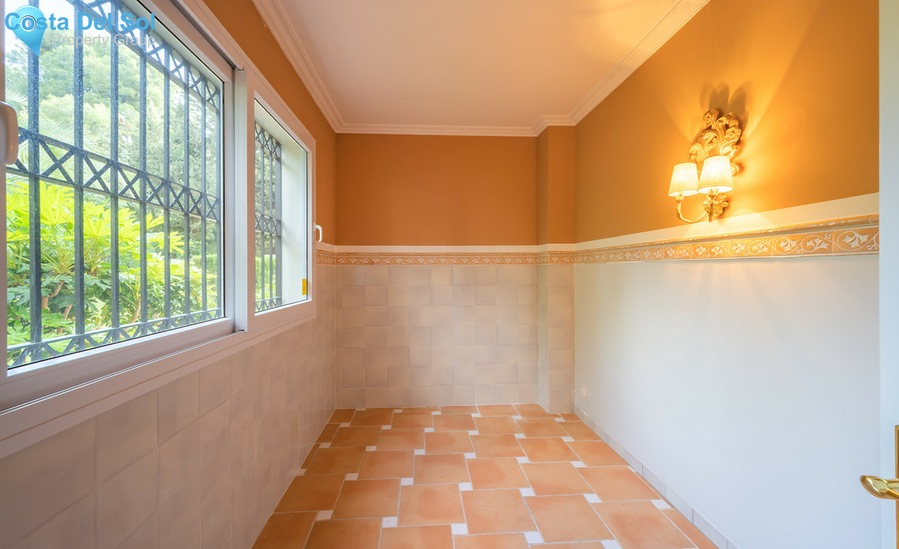 Ground Floor Apartment in The Golden Mile-1260946