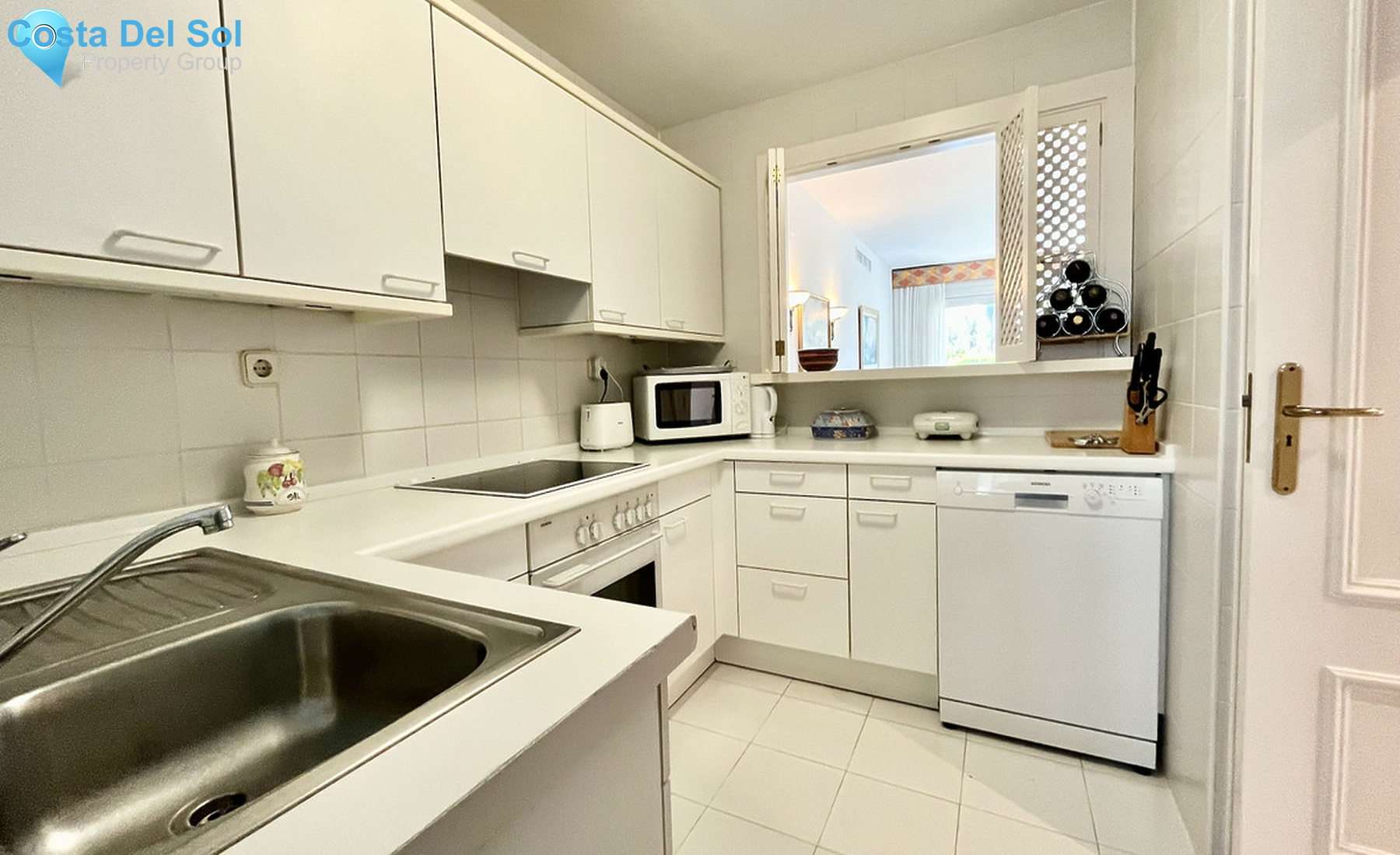 Ground Floor Apartment in The Golden Mile-1379164