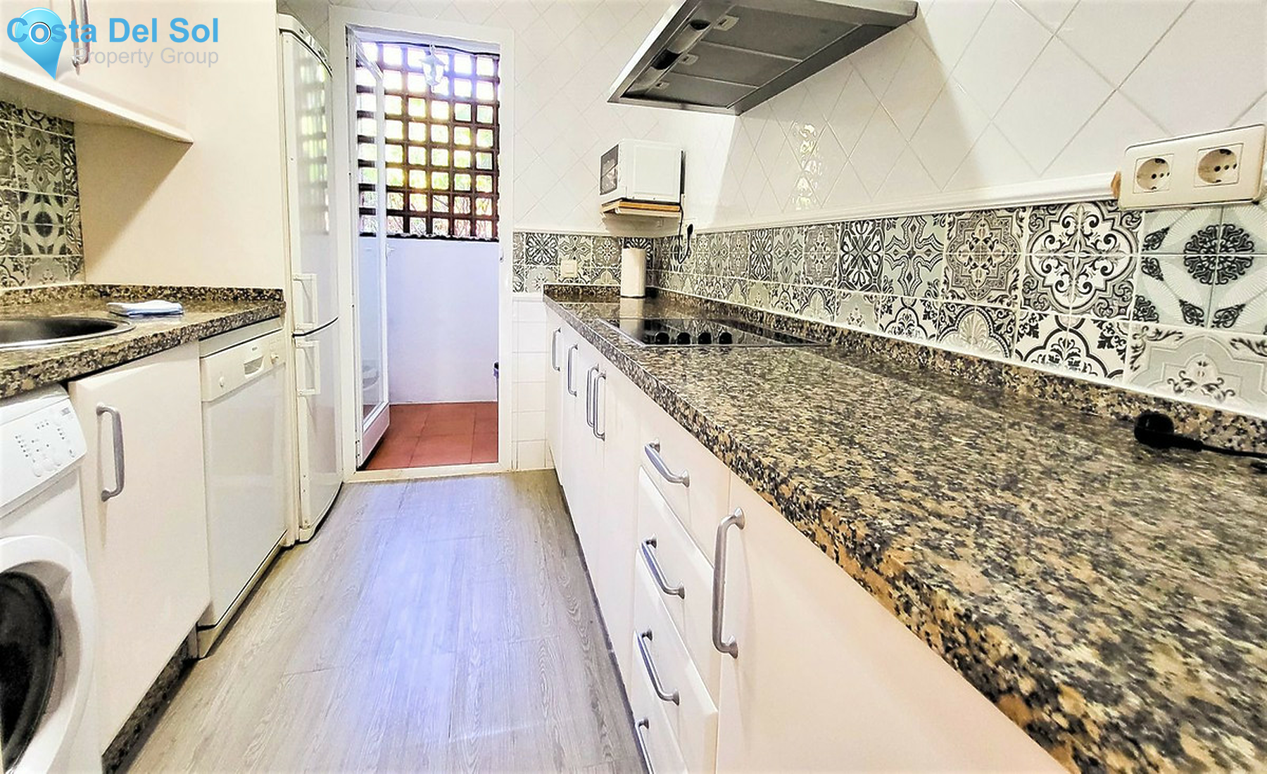 Ground Floor Apartment in The Golden Mile-1500470