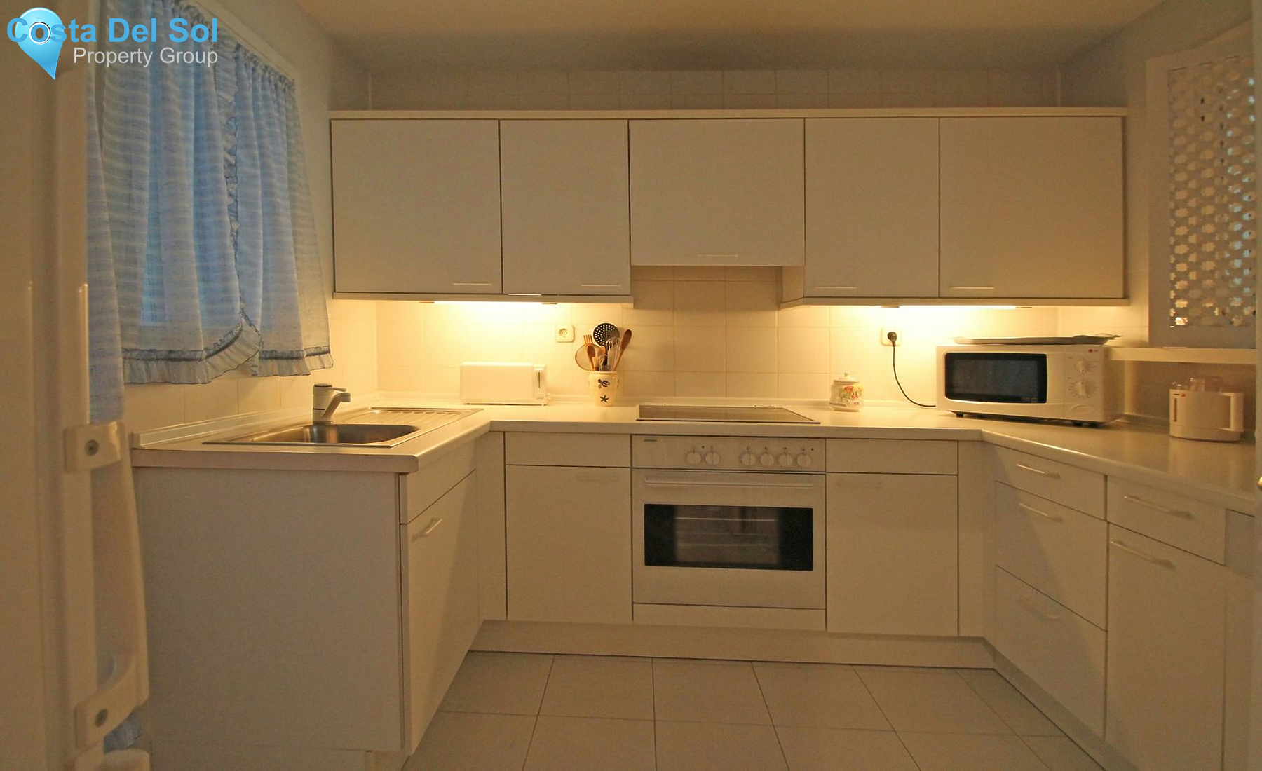 Middle Floor Apartment in The Golden Mile-1135307