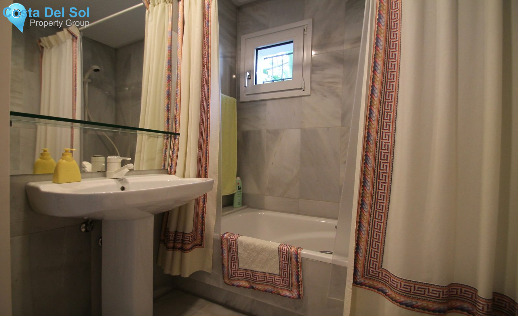 Middle Floor Apartment in The Golden Mile-1135311