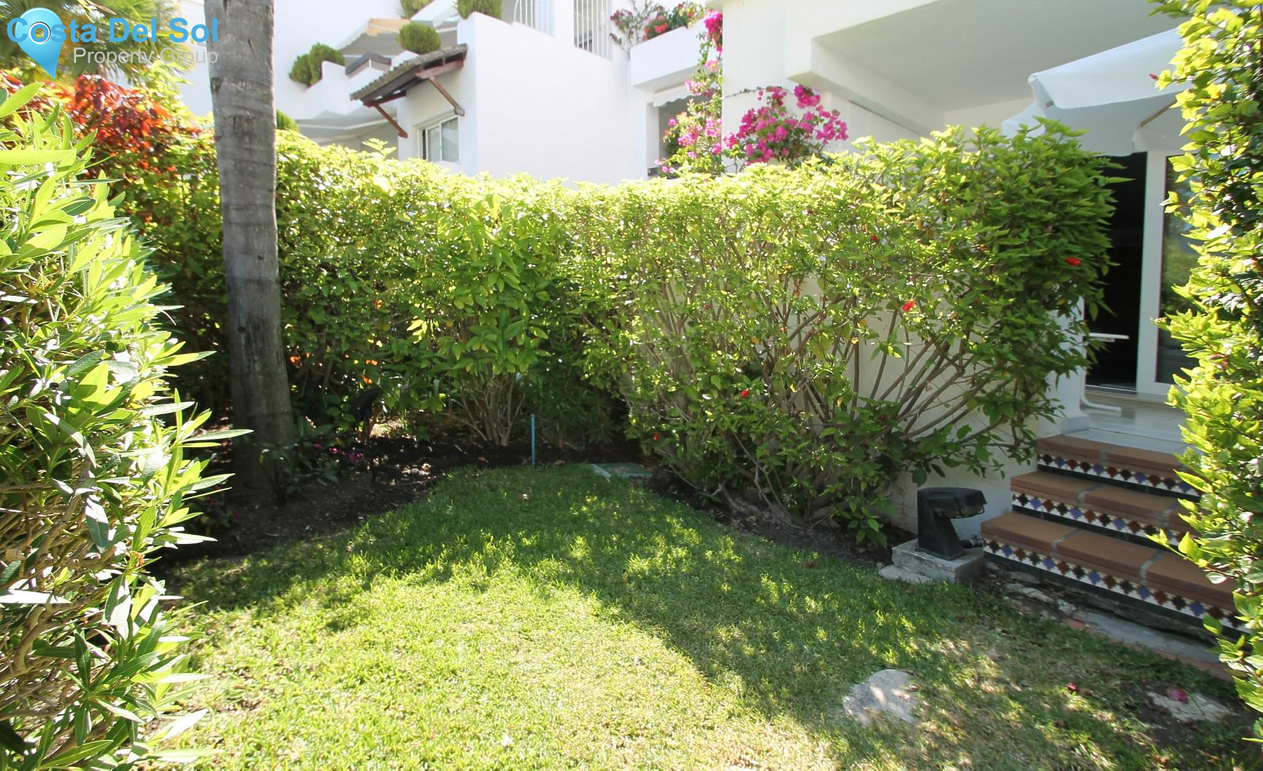 Middle Floor Apartment in The Golden Mile-1135313
