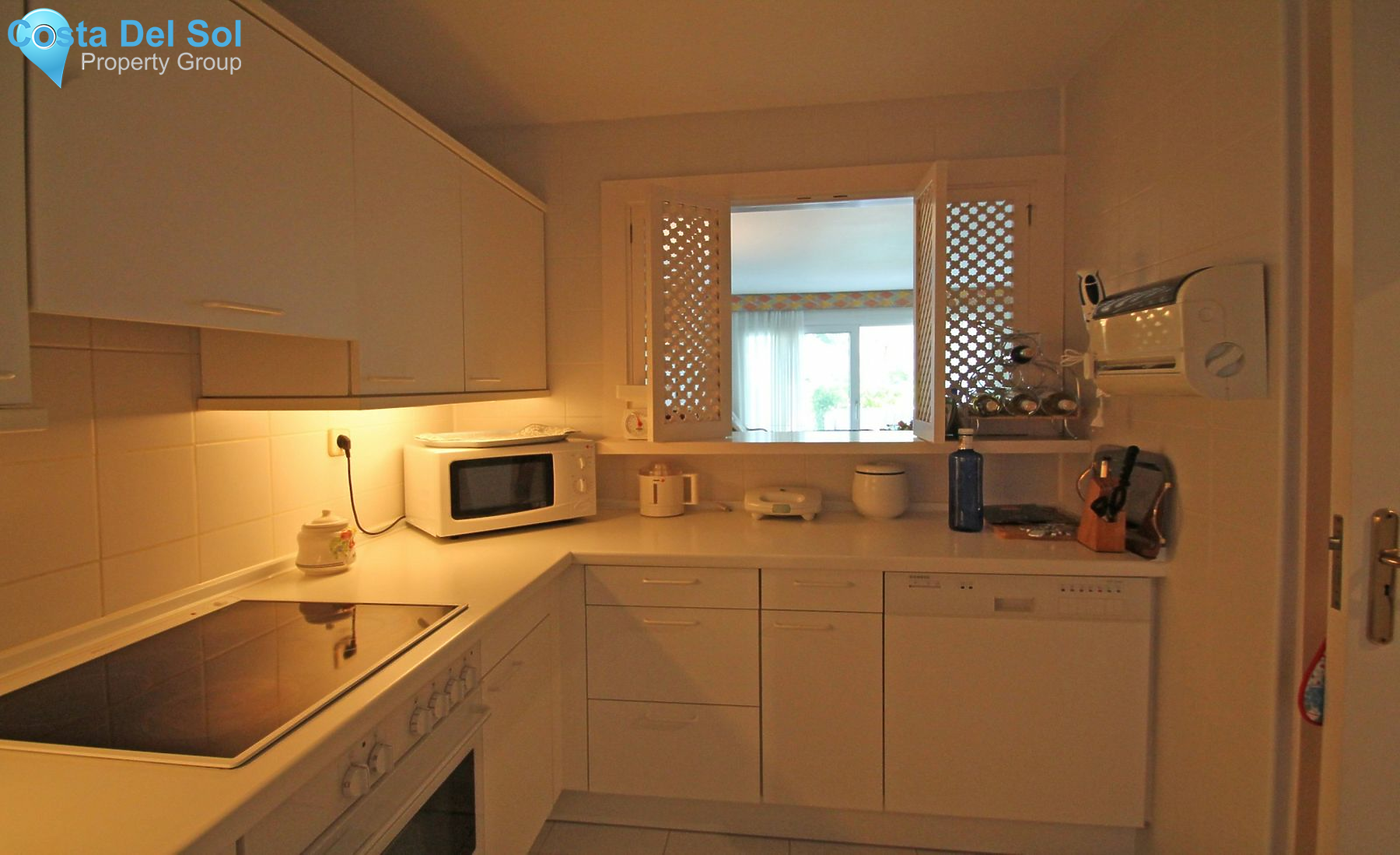 Middle Floor Apartment in The Golden Mile-1135306