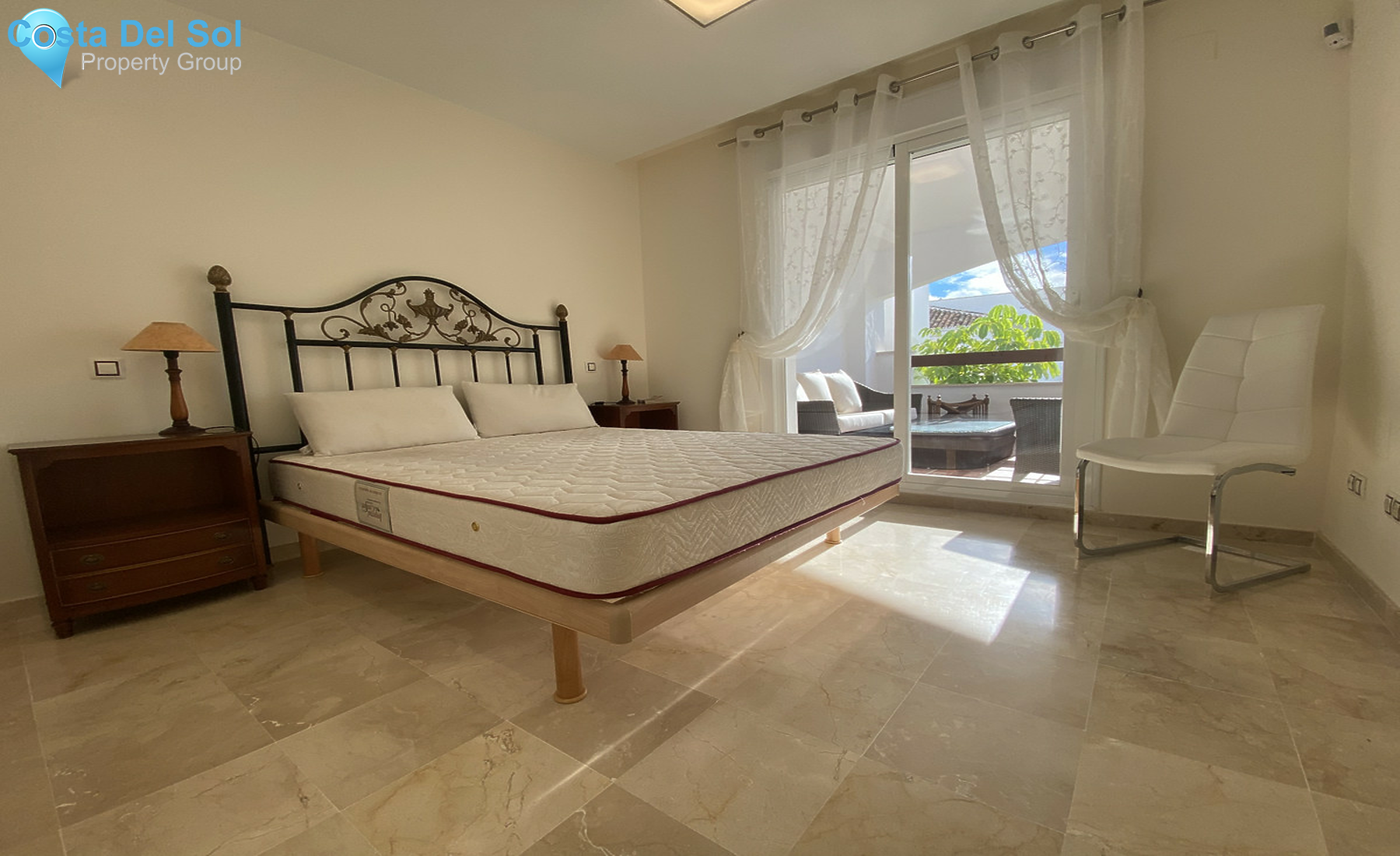 Middle Floor Apartment in Aloha-1307722