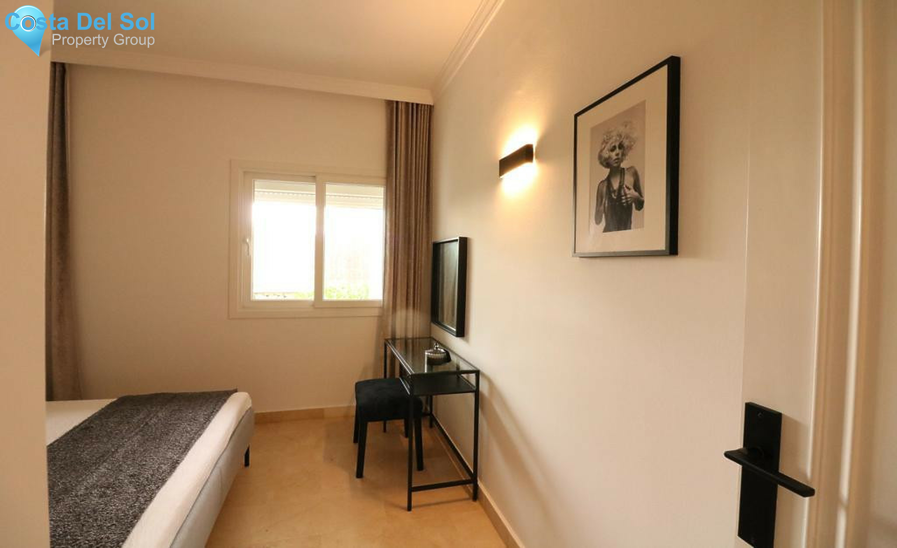 Middle Floor Apartment in Aloha-1506628