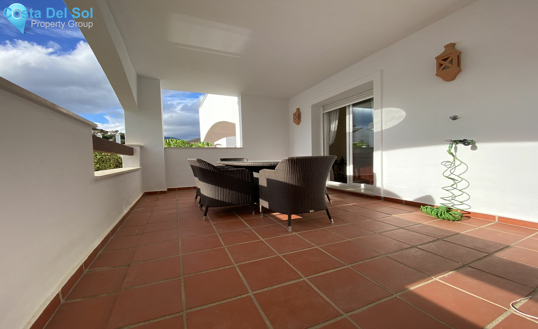 Middle Floor Apartment in Aloha-1149656