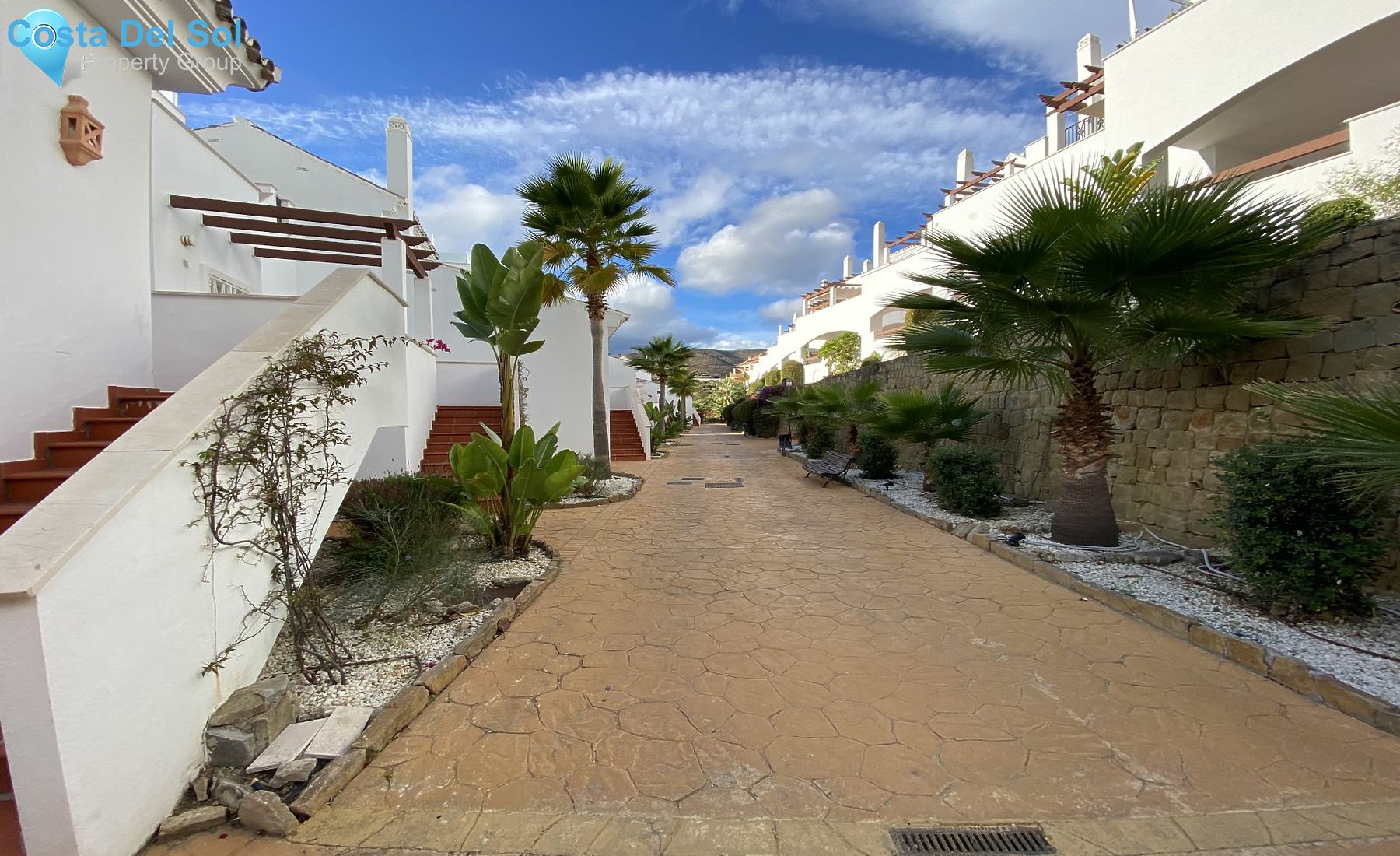 Middle Floor Apartment in Aloha-1149659