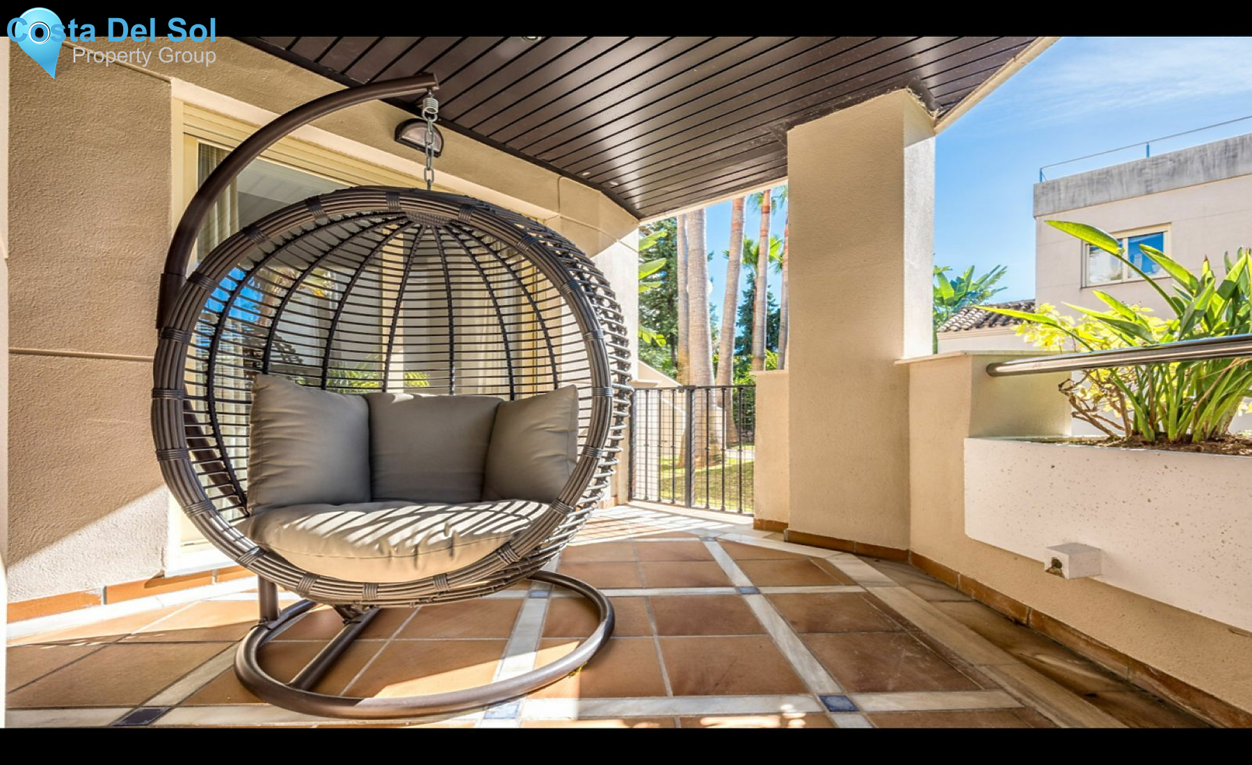 Middle Floor Apartment in Aloha-1183563