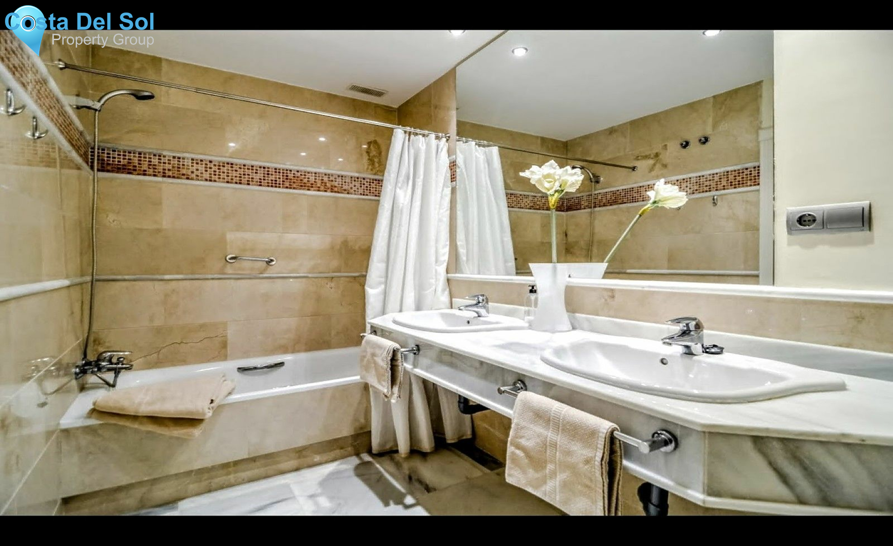 Middle Floor Apartment in Aloha-1183565