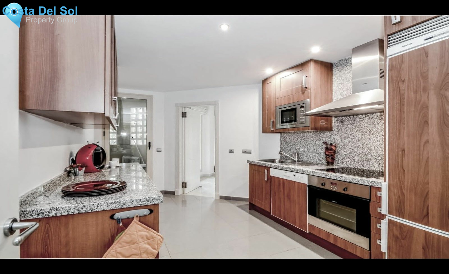 Middle Floor Apartment in Aloha-1183558