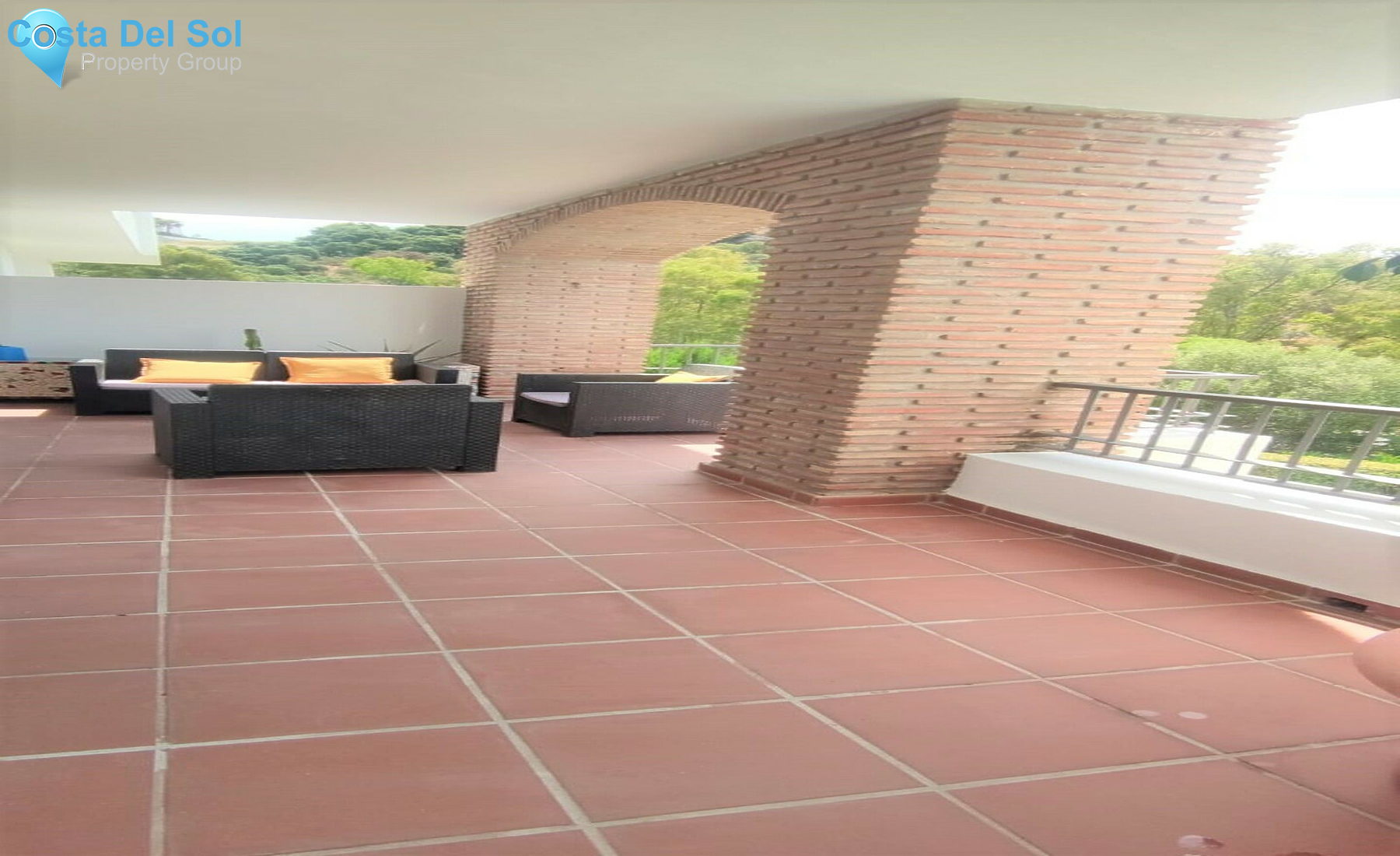 Middle Floor Apartment in Benahavís-1267808