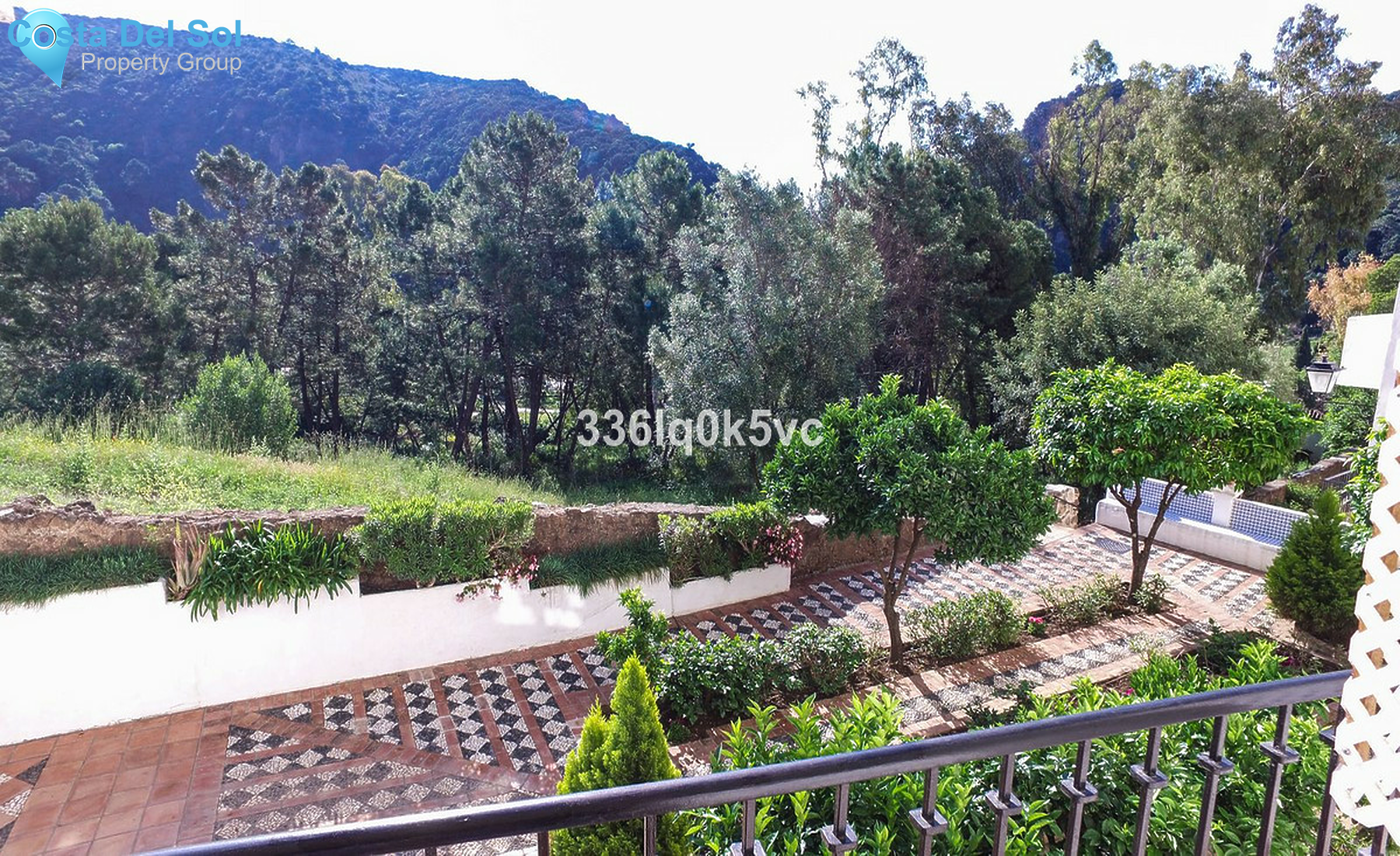 Middle Floor Apartment in Benahavís-1283983