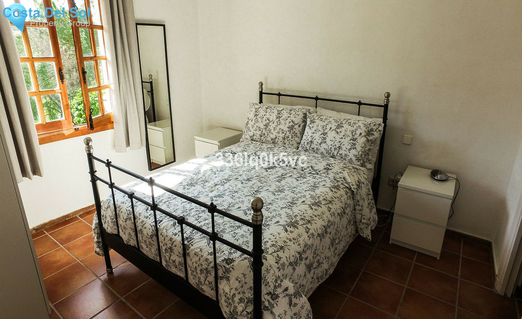 Middle Floor Apartment in Benahavís-1283978