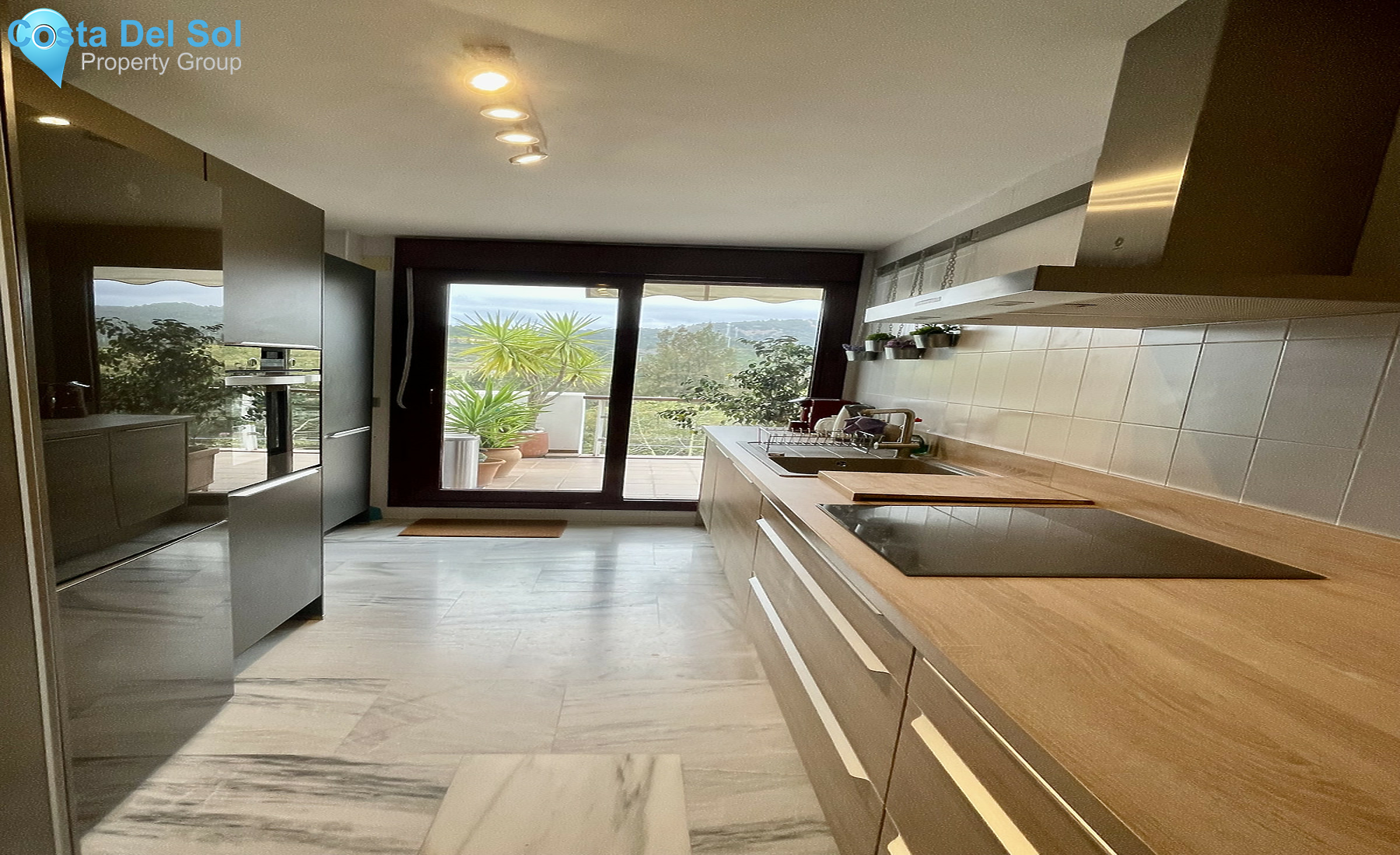 Middle Floor Apartment in Benahavís-1307753