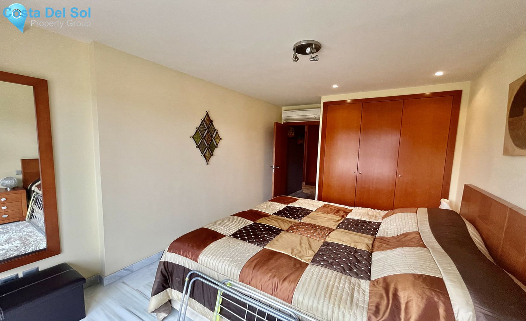 Middle Floor Apartment in Benahavís-1307758