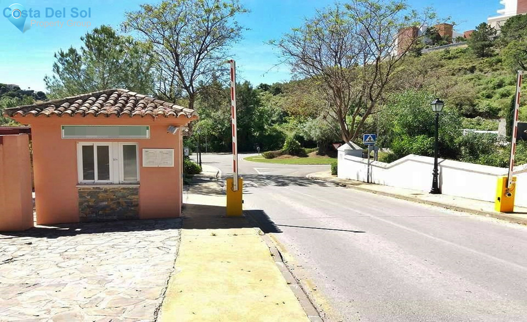 Middle Floor Apartment in Benahavís-1310372