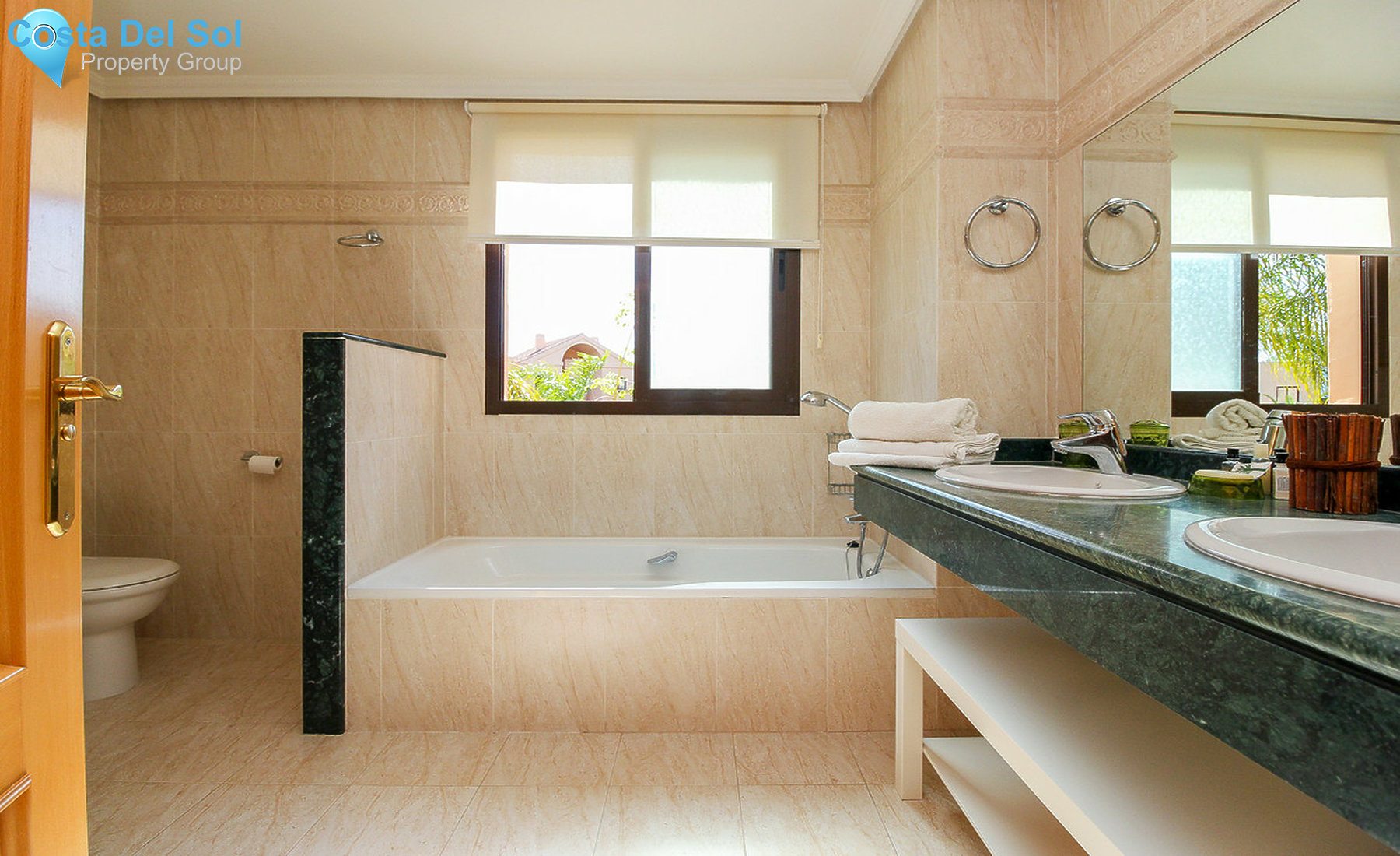 Middle Floor Apartment in Benahavís-1375136