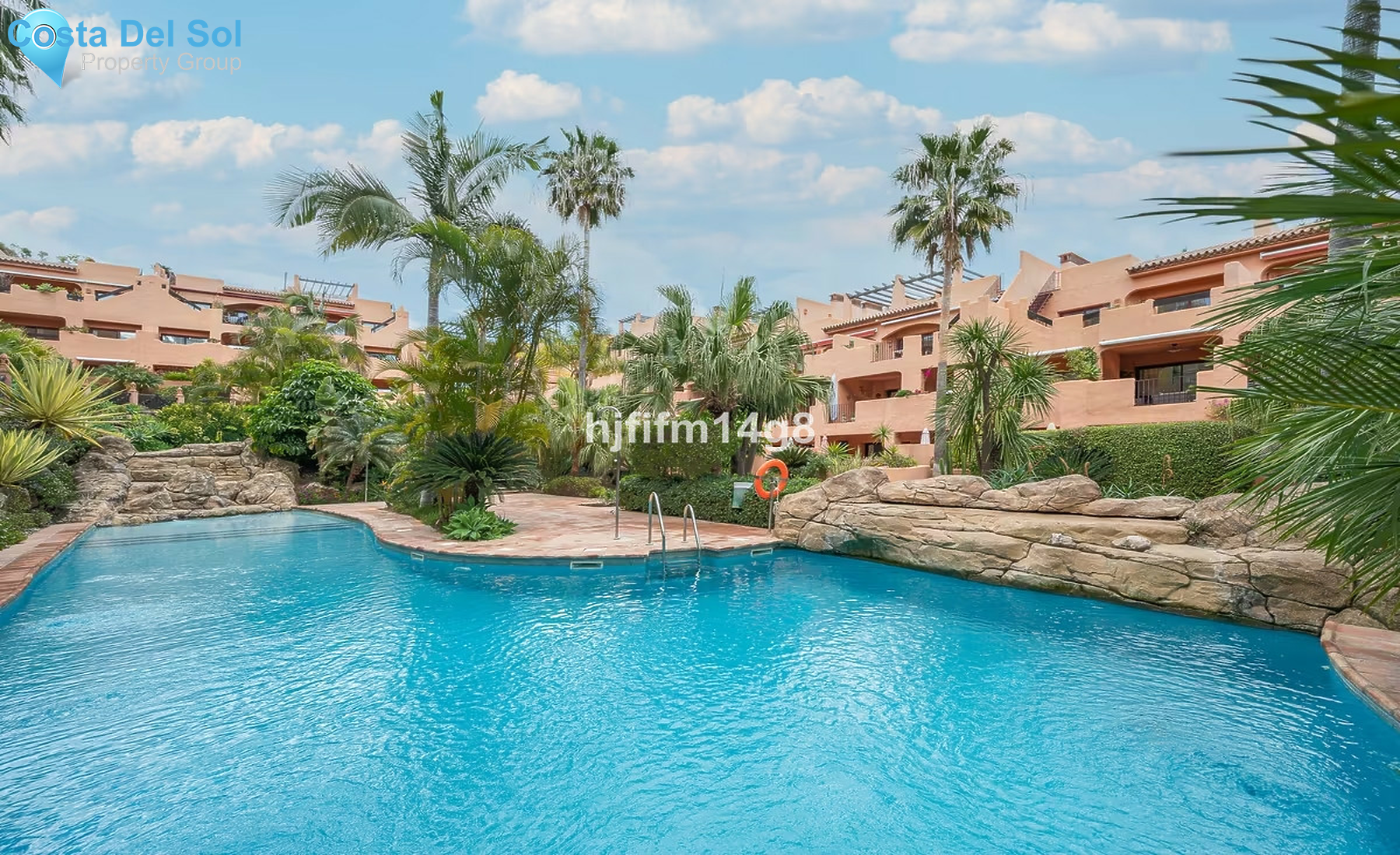 Middle Floor Apartment in Benahavís-1455159