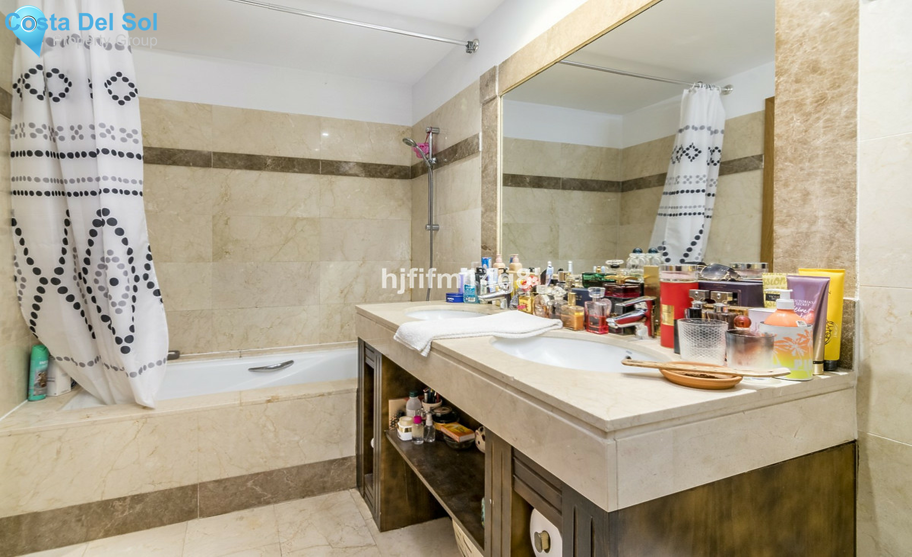 Middle Floor Apartment in Benahavís-1455172