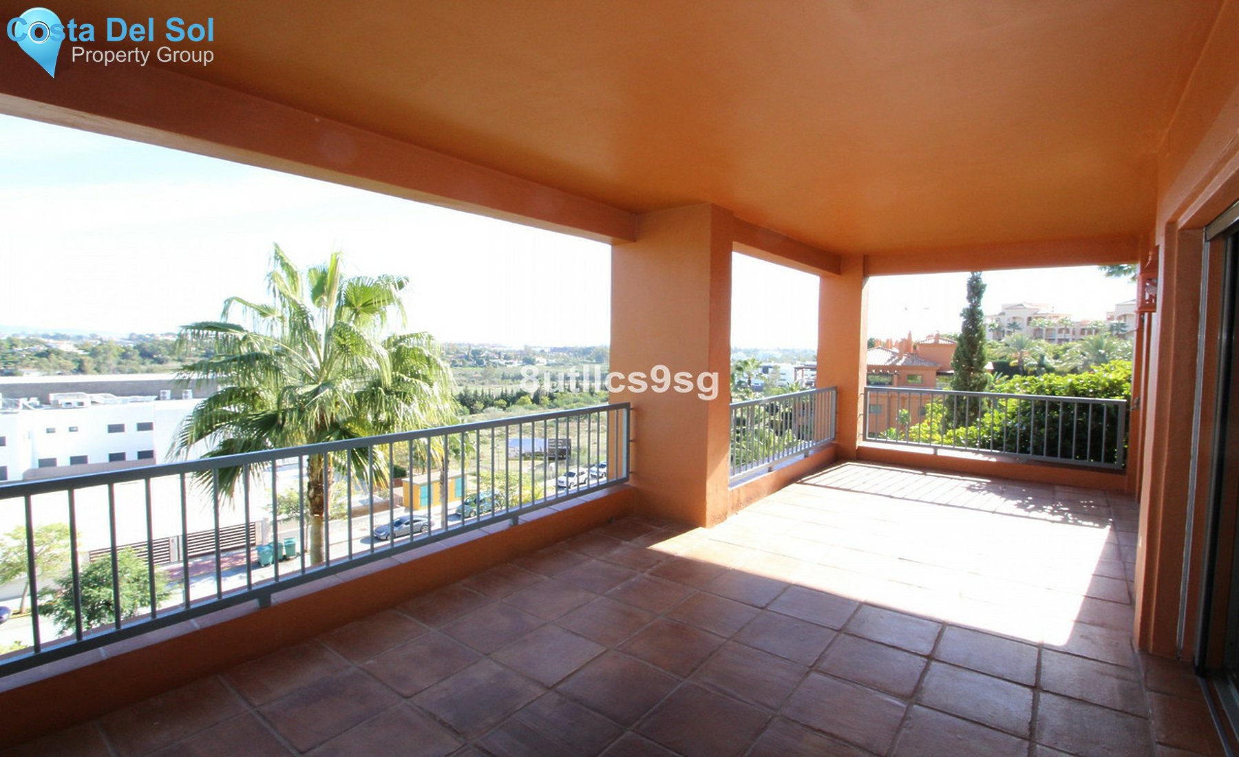 Middle Floor Apartment in Benahavís-1463586
