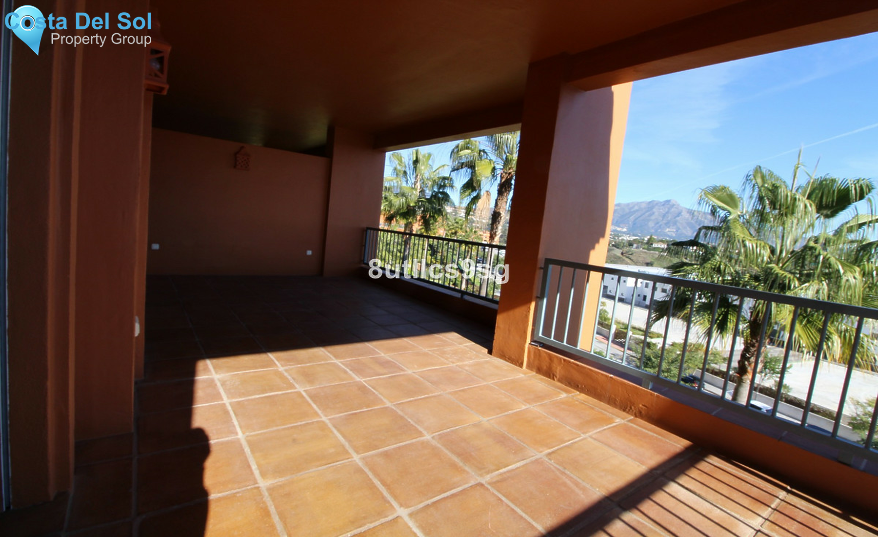 Middle Floor Apartment in Benahavís-1463579