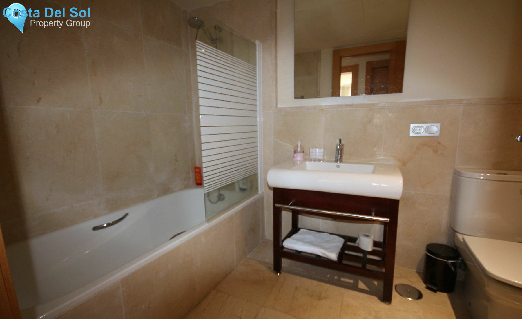 Middle Floor Apartment in Benahavís-1136977