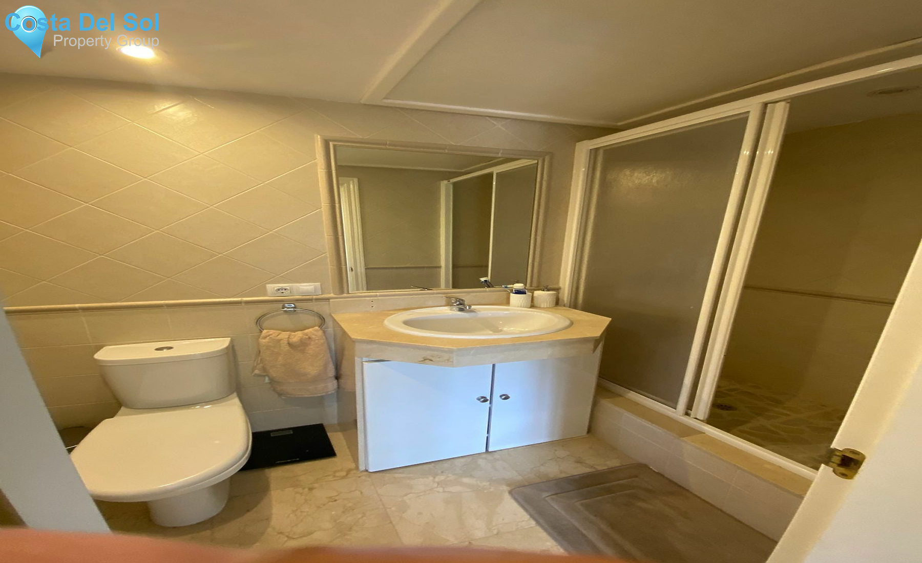 Middle Floor Apartment in Benahavís-1142580