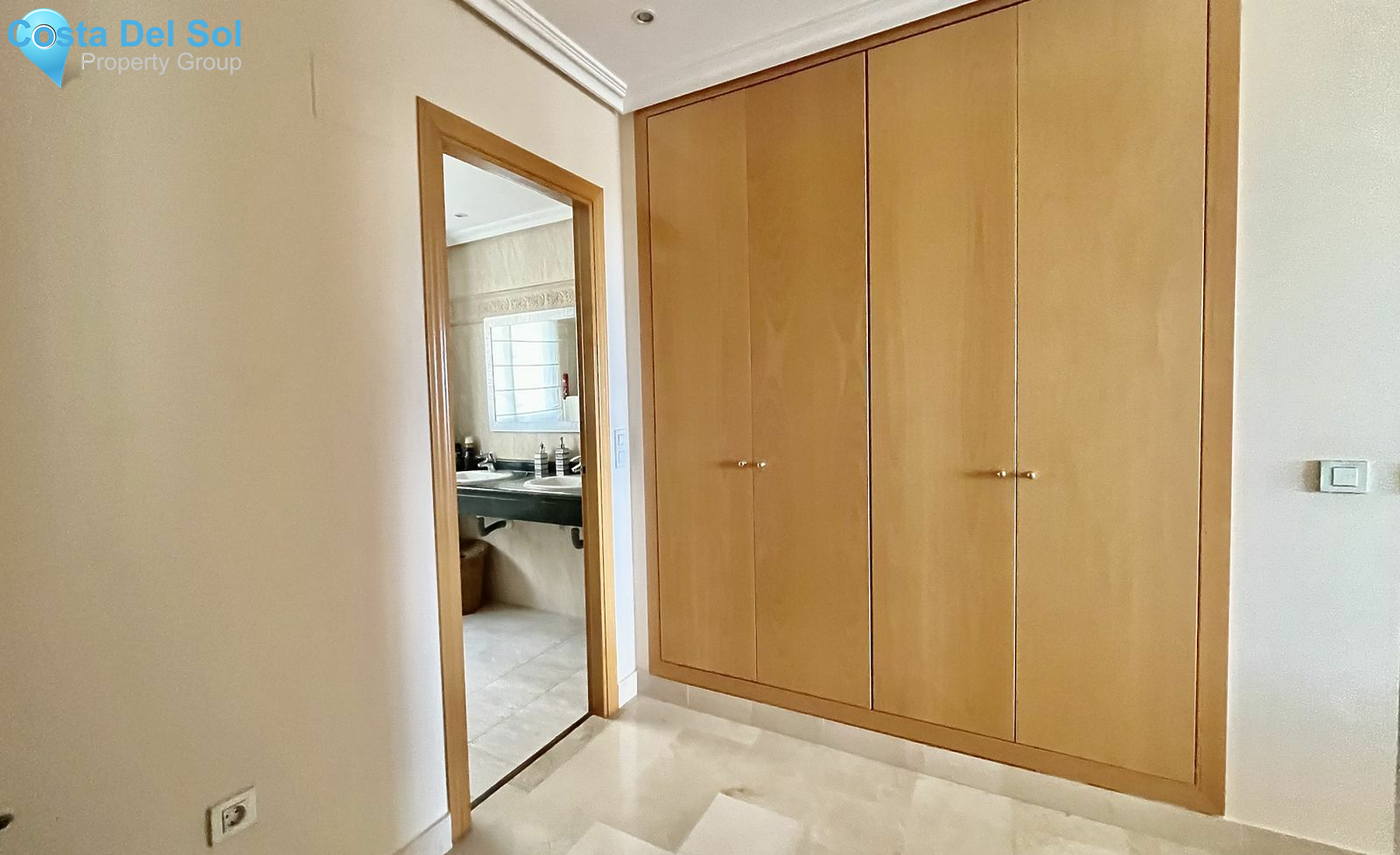 Middle Floor Apartment in Benahavís-1149898