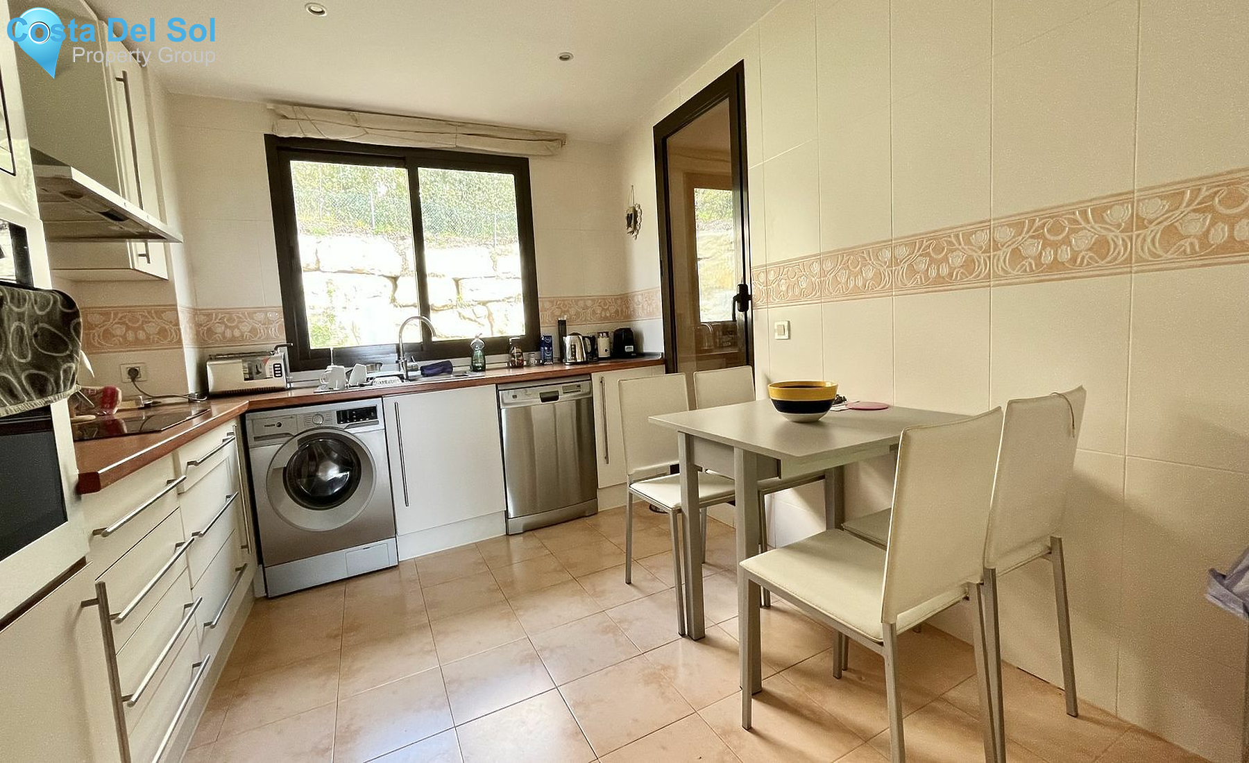 Middle Floor Apartment in Benahavís-1149892
