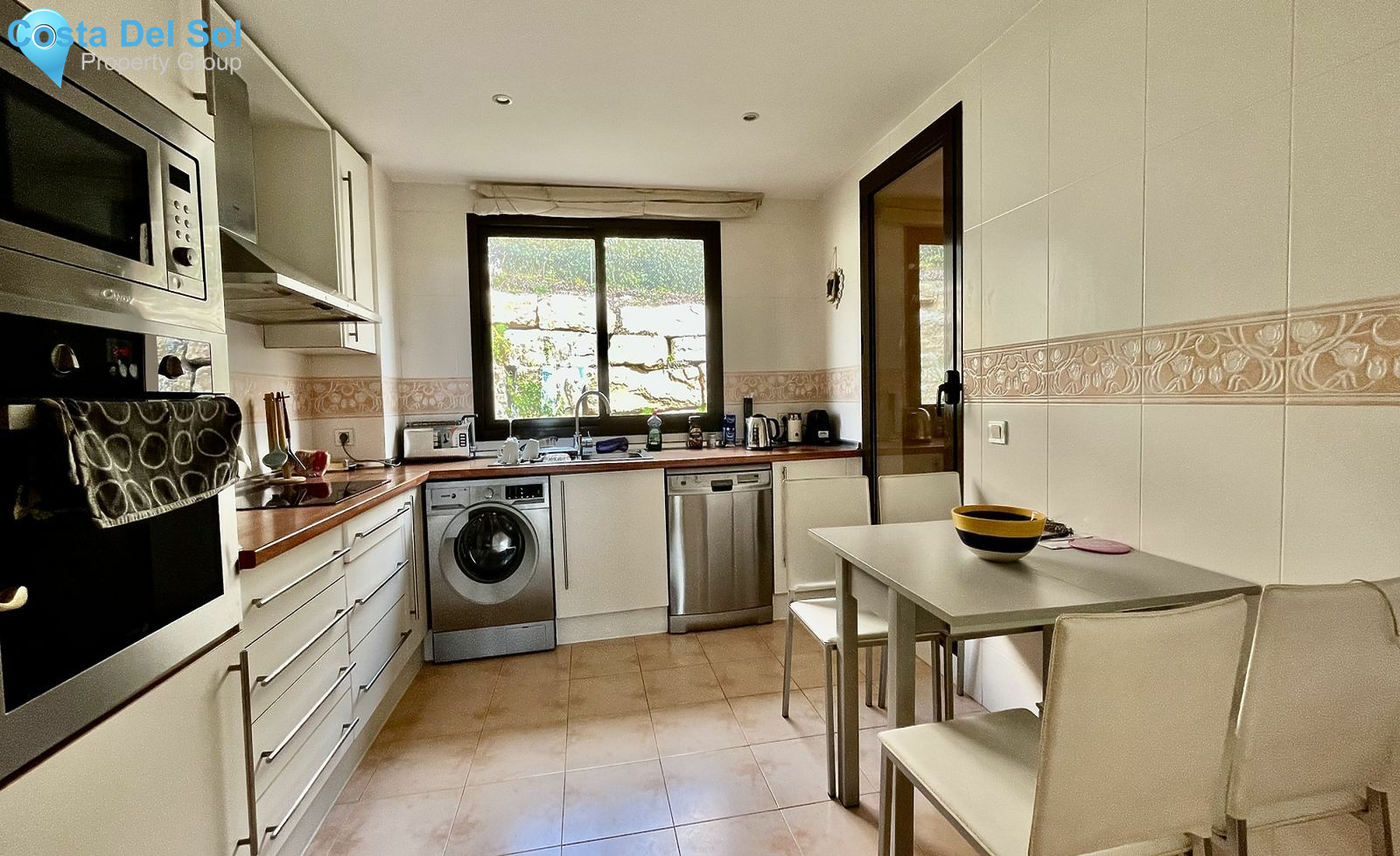 Middle Floor Apartment in Benahavís-1149893