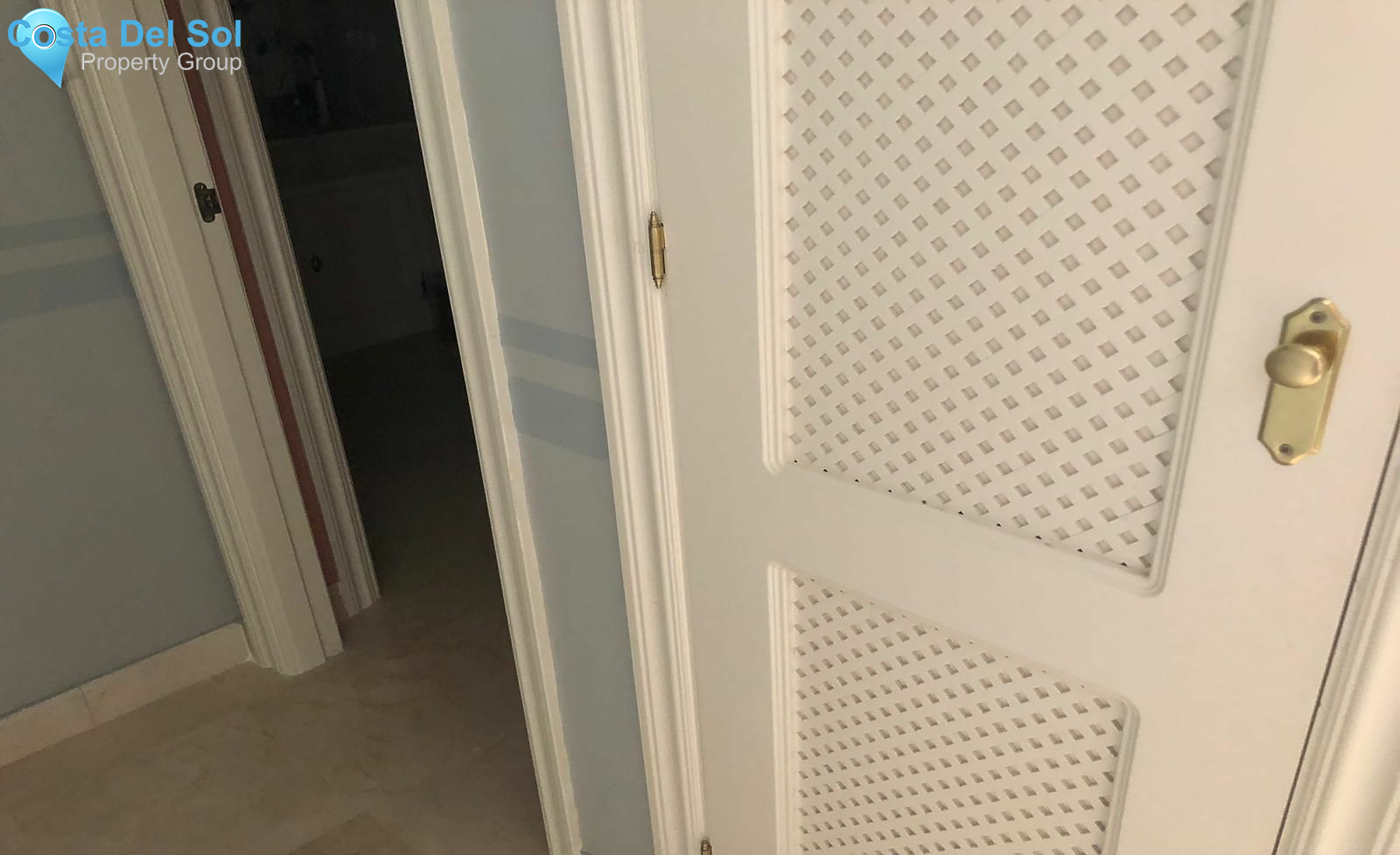 Middle Floor Apartment in Benahavís-1154446