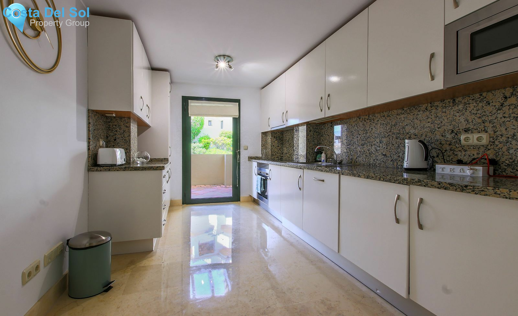 Middle Floor Apartment in Benahavís-1168638