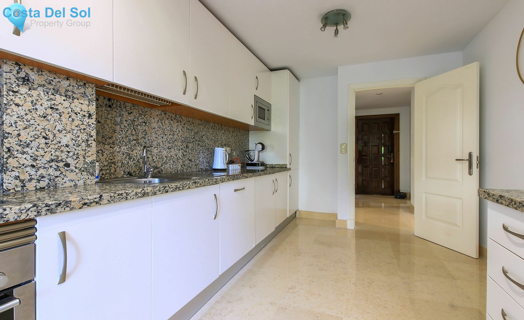 Middle Floor Apartment in Benahavís-1168641