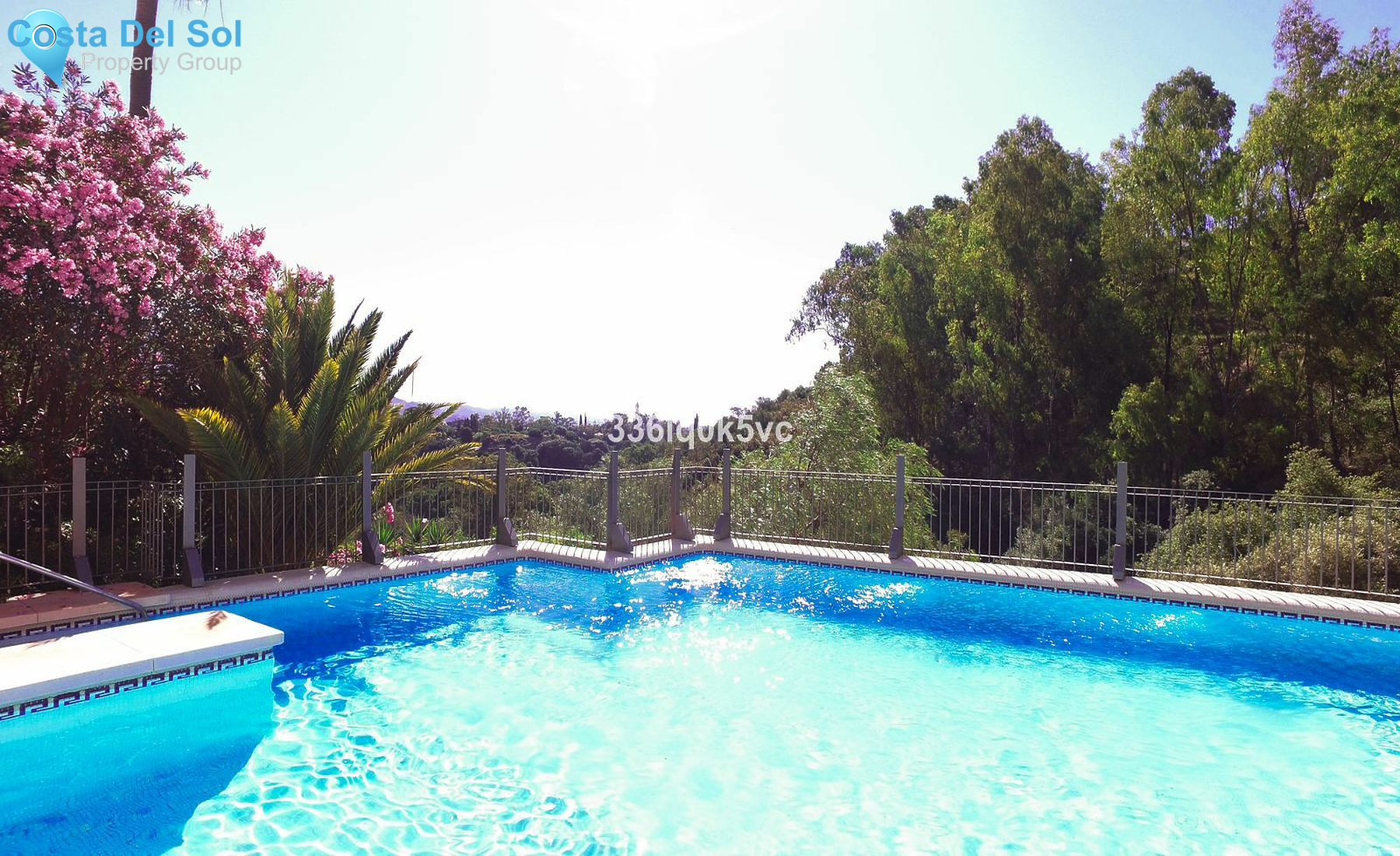 Middle Floor Apartment in Benahavís-1178852