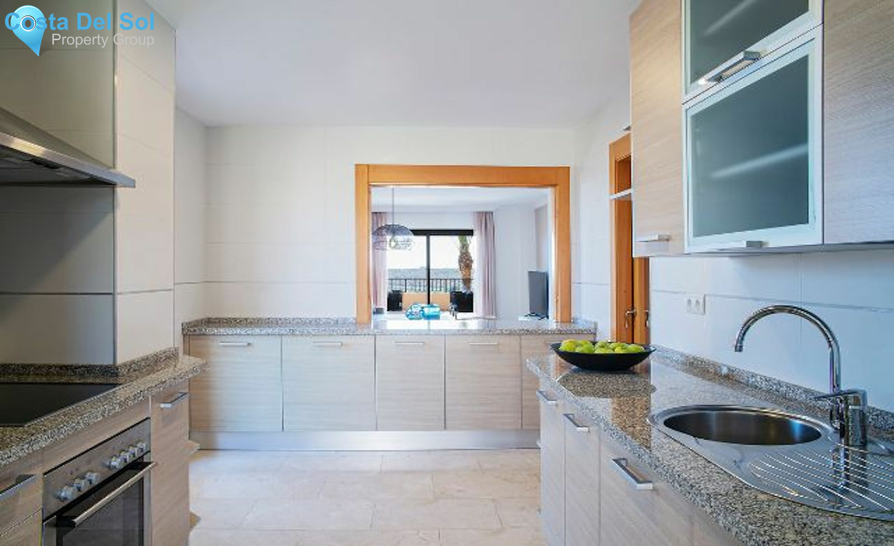 Middle Floor Apartment in Benahavís-1190996
