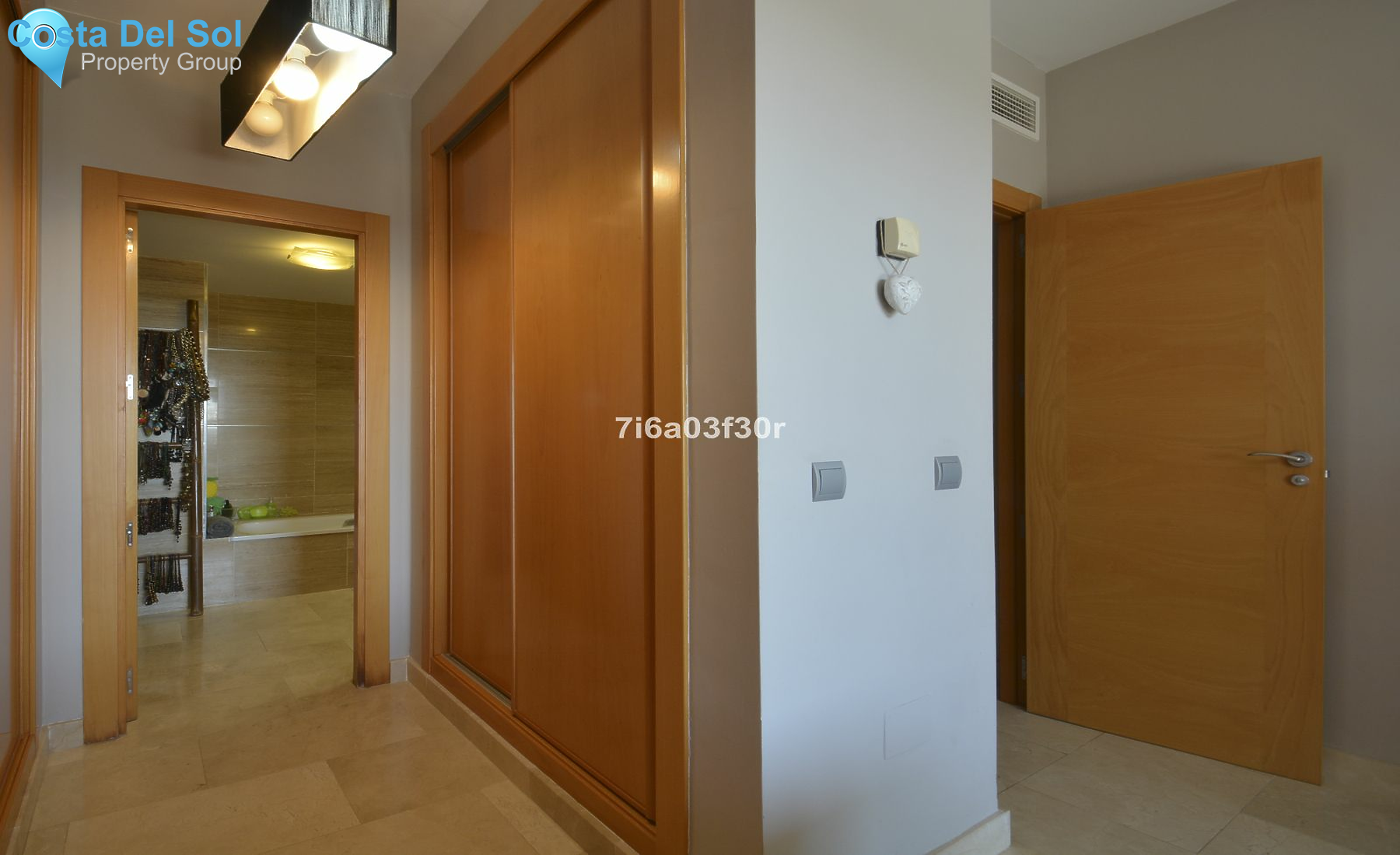 Middle Floor Apartment in Benahavís-1194055