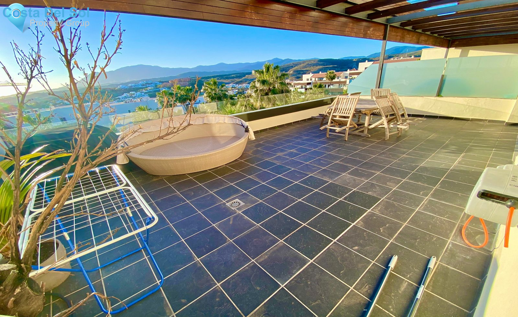 Middle Floor Apartment in Benahavís-1200213