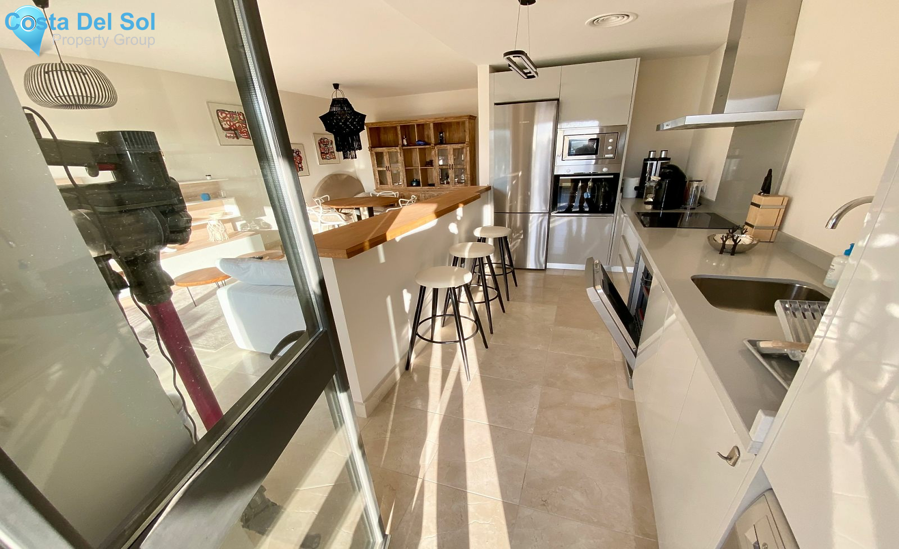 Middle Floor Apartment in Benahavís-1200216