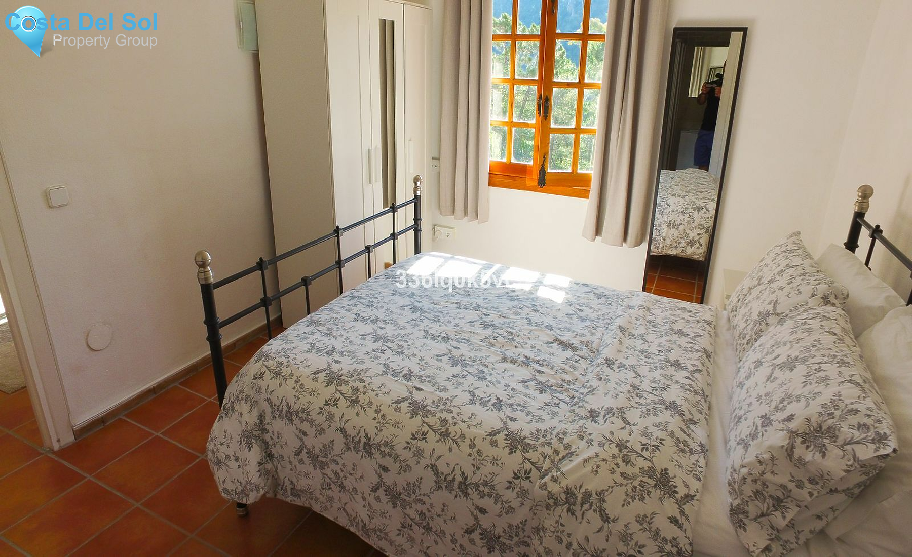 Middle Floor Apartment in Benahavís-1201718
