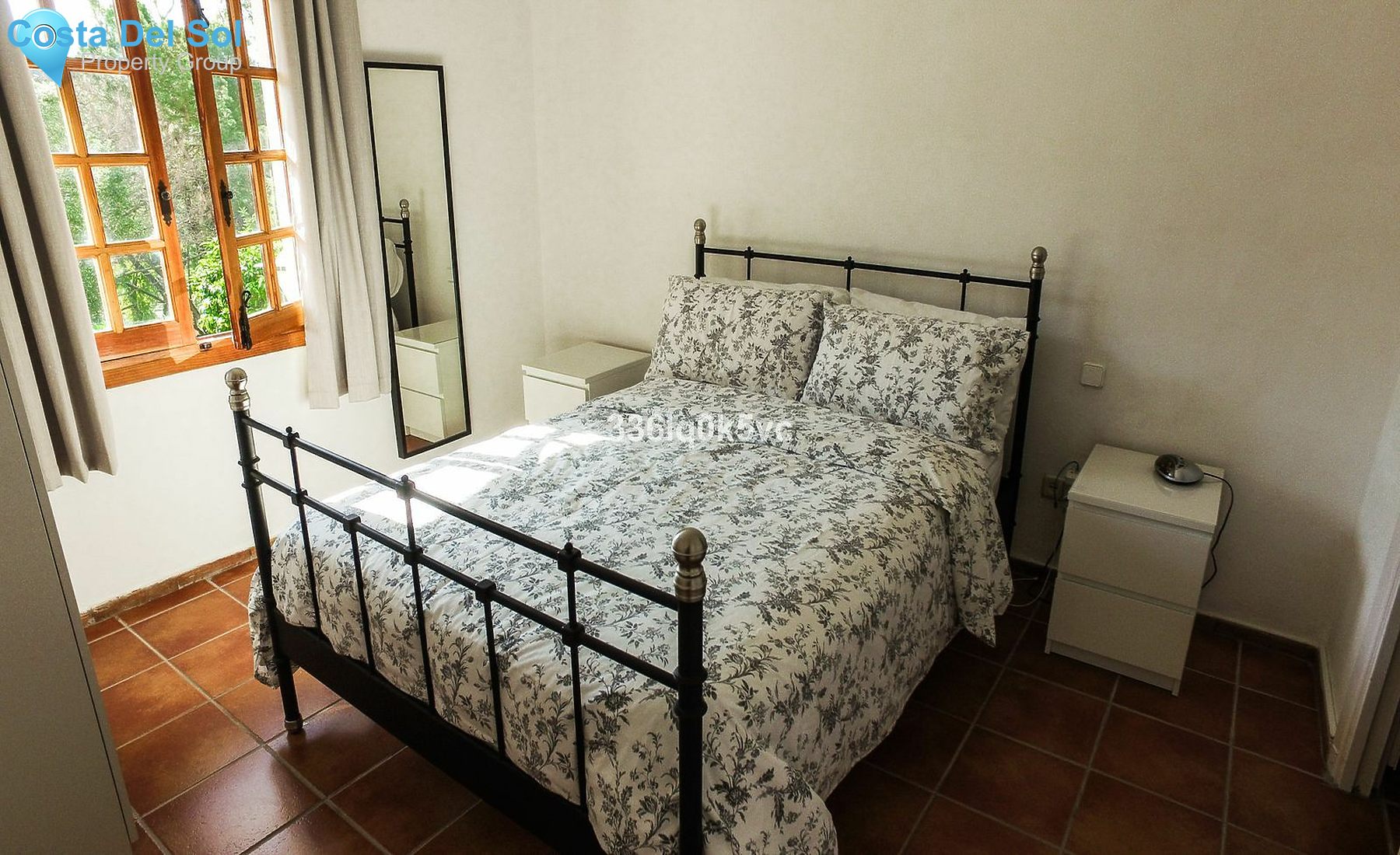 Middle Floor Apartment in Benahavís-1201712