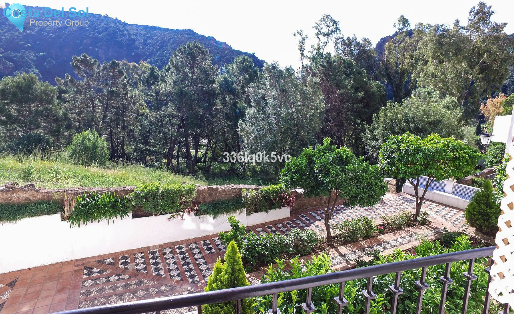 Middle Floor Apartment in Benahavís-1201717