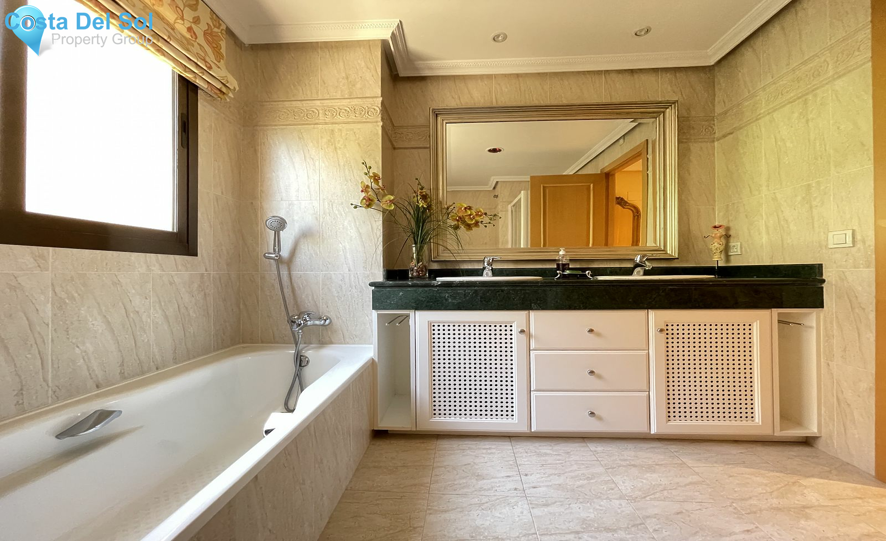 Middle Floor Apartment in Benahavís-1419247